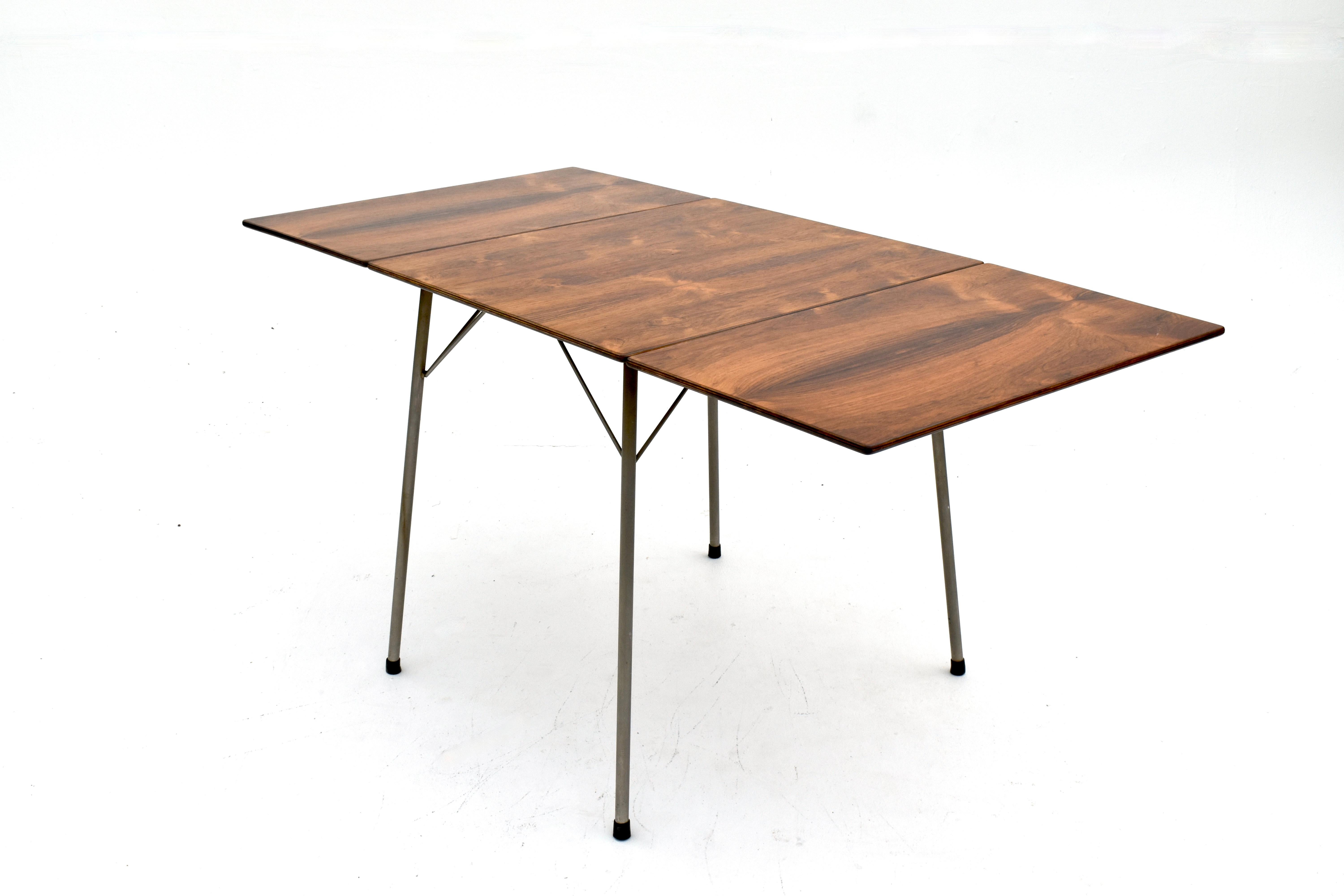 Milieu du XXe siècle 1960s Arne Jacobsen Rosewood Dining Table For Fritz Hansen en vente