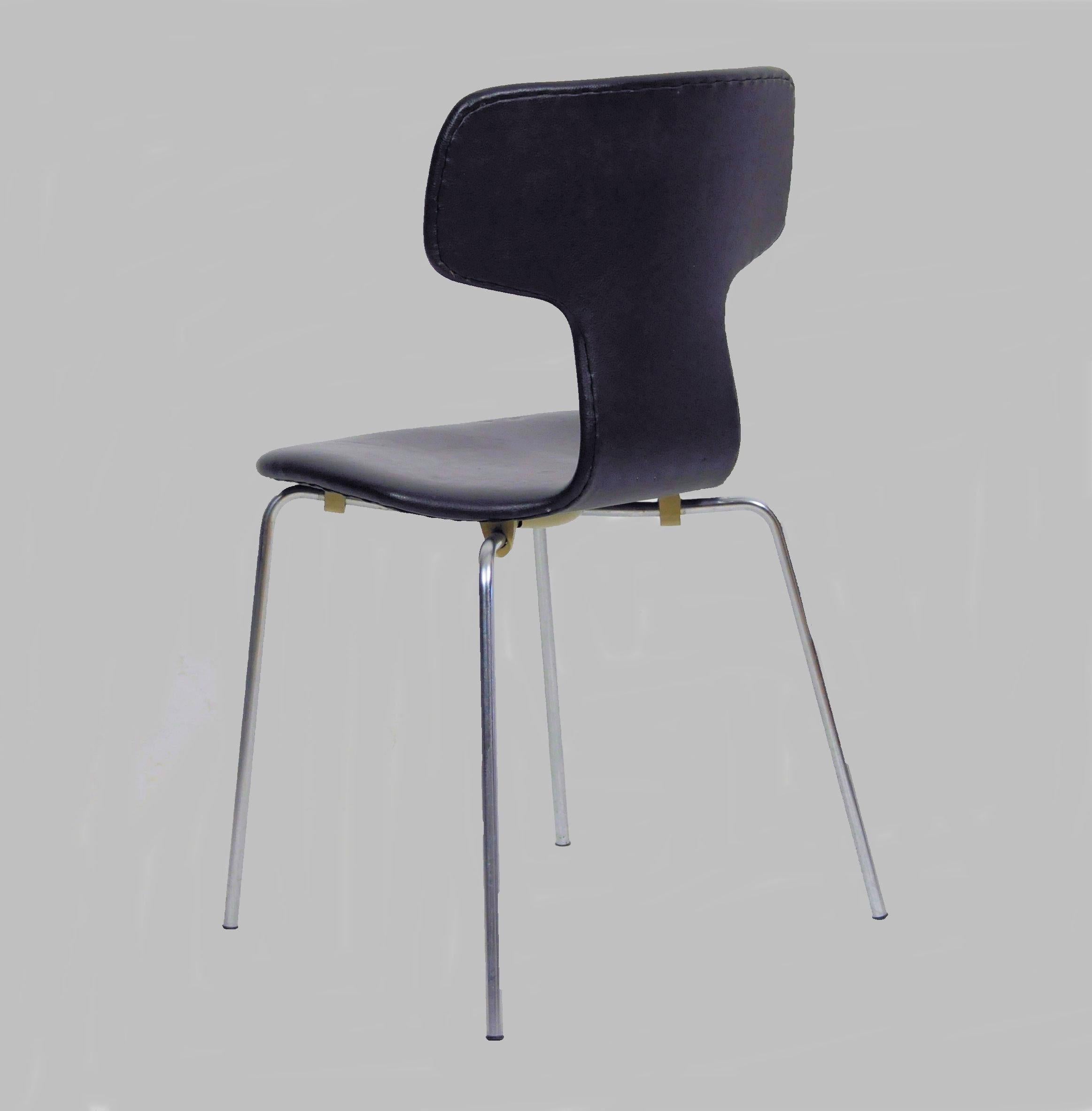 1960er Jahre Arne Jacobsen Satz von sechs T-Stühlen oder Hammerstühlen von Fritz Hansen im Zustand „Relativ gut“ im Angebot in Knebel, DK