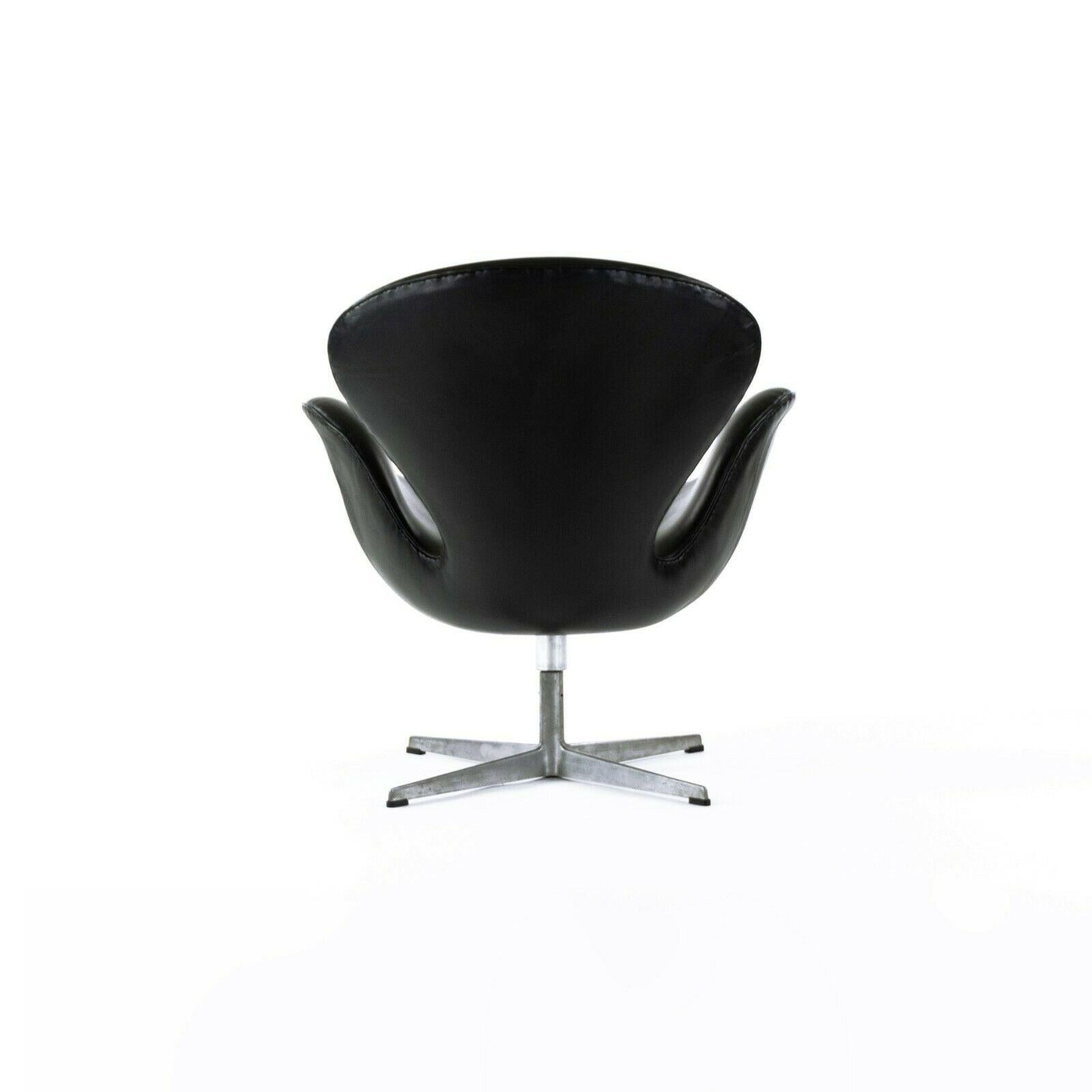 1960s Arne Jacobsen Swan Chair by Fritz Hansen of Denmark in Black Leather In Good Condition For Sale In Philadelphia, PA