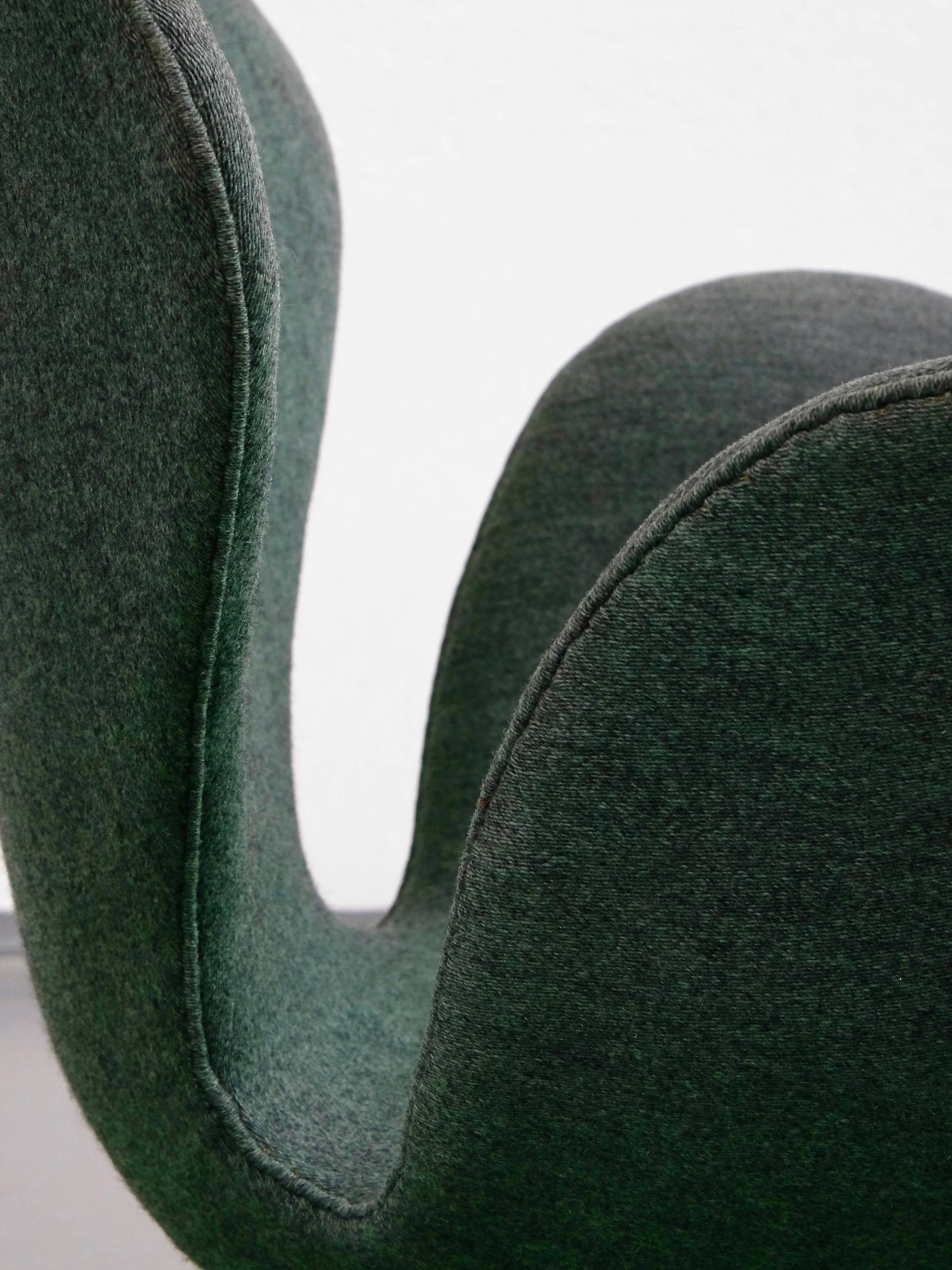 Aluminum 1960s Arne Jacobsen Swan Chair in Original Vintage Two-Tone Green Wool