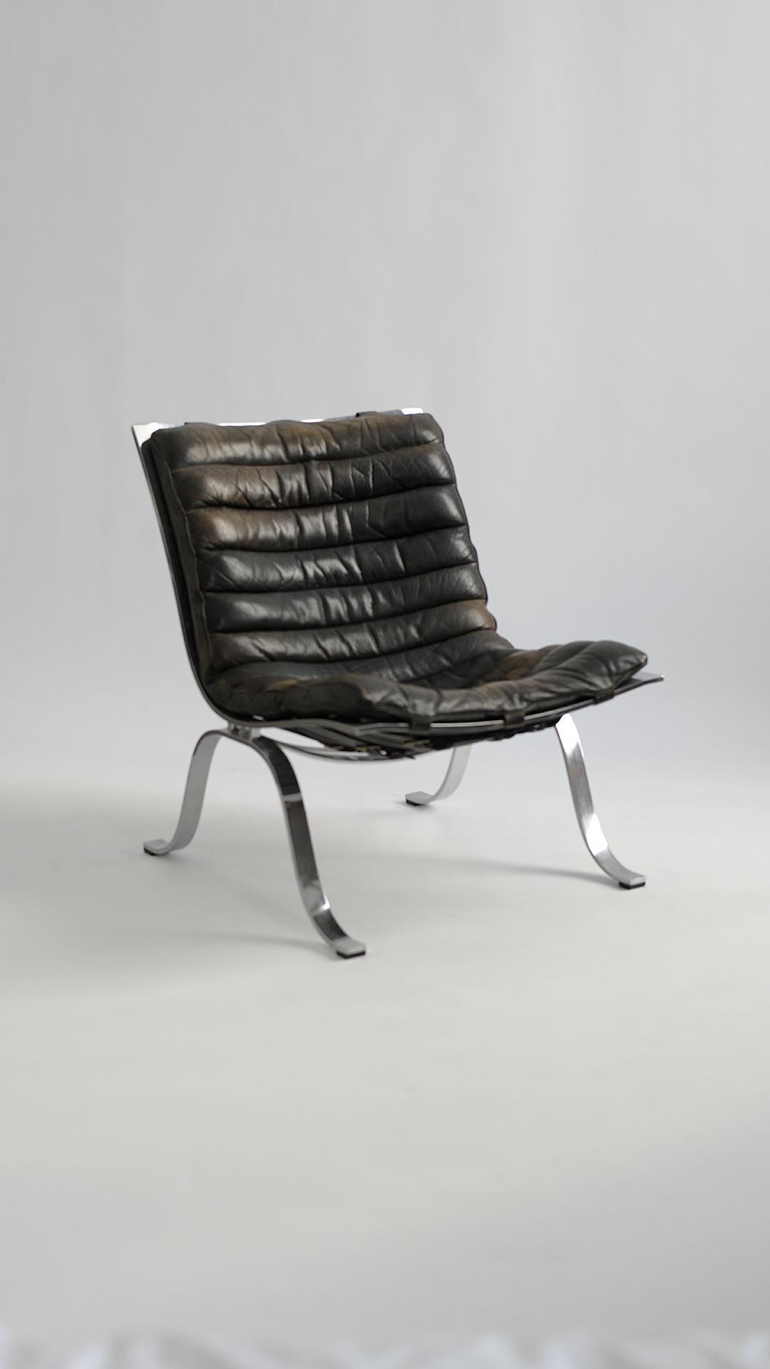Silla de salón Ari de Arne Norell de los años 60 para Norell Möbel AB
Suecia. 

En buen estado vintage con una hermosa pátina en toda su superficie. 
