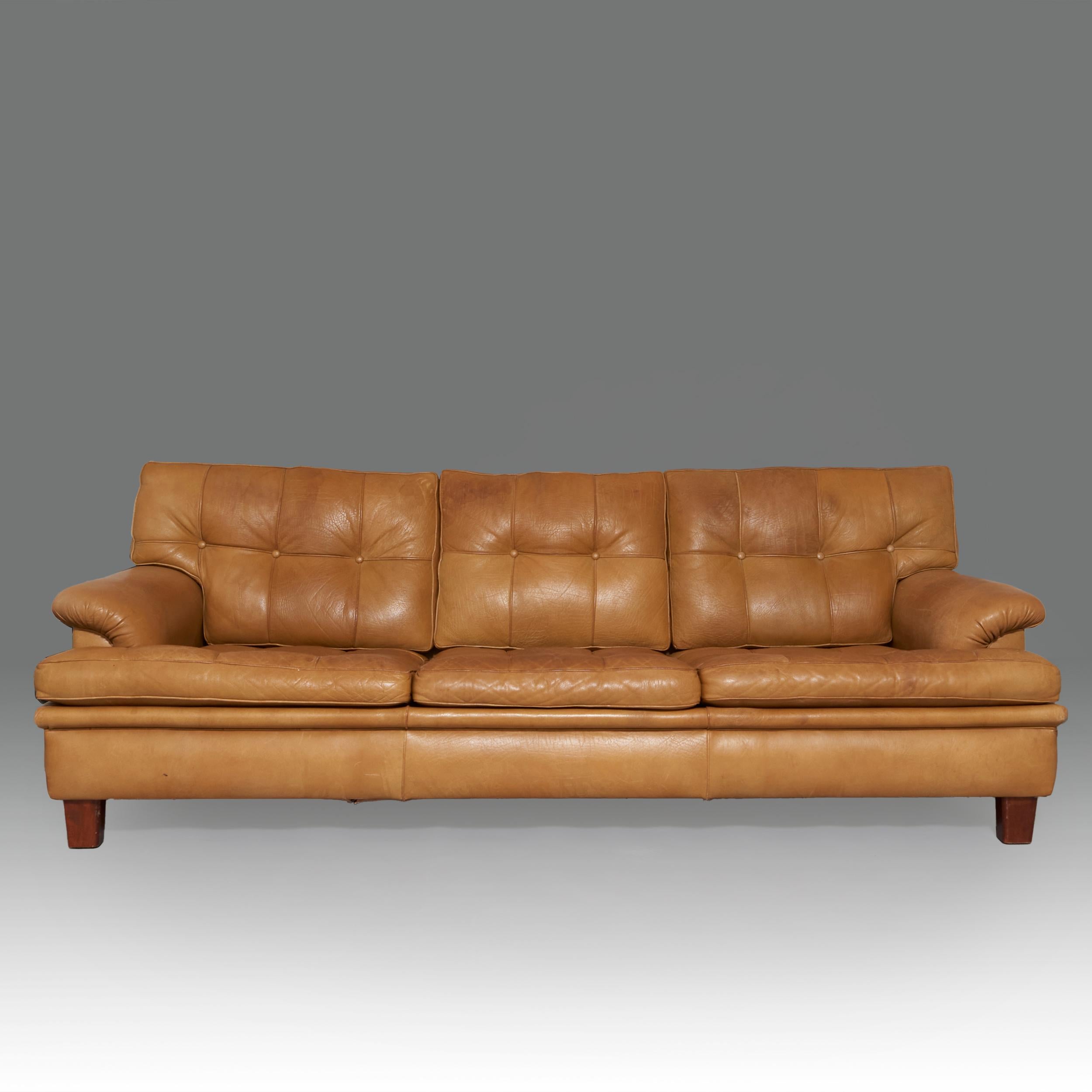 ‘’Saturn’’ sofa designed by Arne Norell for Aneby. Sweden, 1970’s. Very good condition. Original leather with Patina and signs of use according to time.
Arne Norell was a Swedish designer founder of the homonymous company Møbel AB Arne Norell.