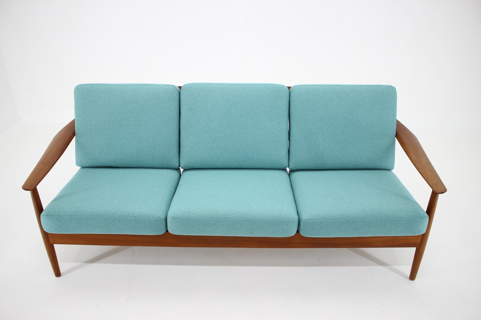 Danish 1960s Arne Vodder 3-Seat Sofa for France & Søn, Denmark For Sale