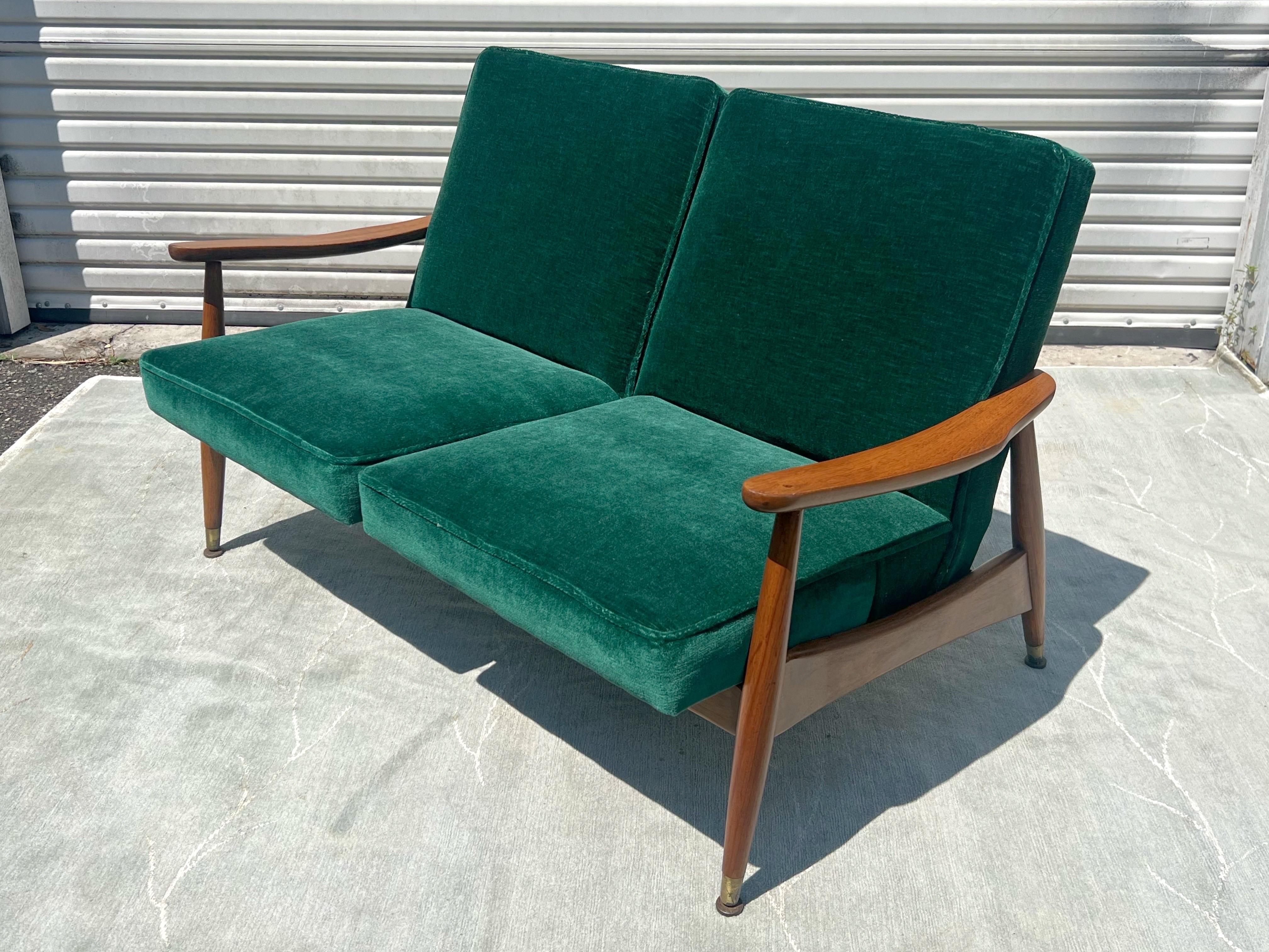 1960s Arne Vodder Attributed 2 Seater Lounger Sofa in Green Mohair For Sale 3