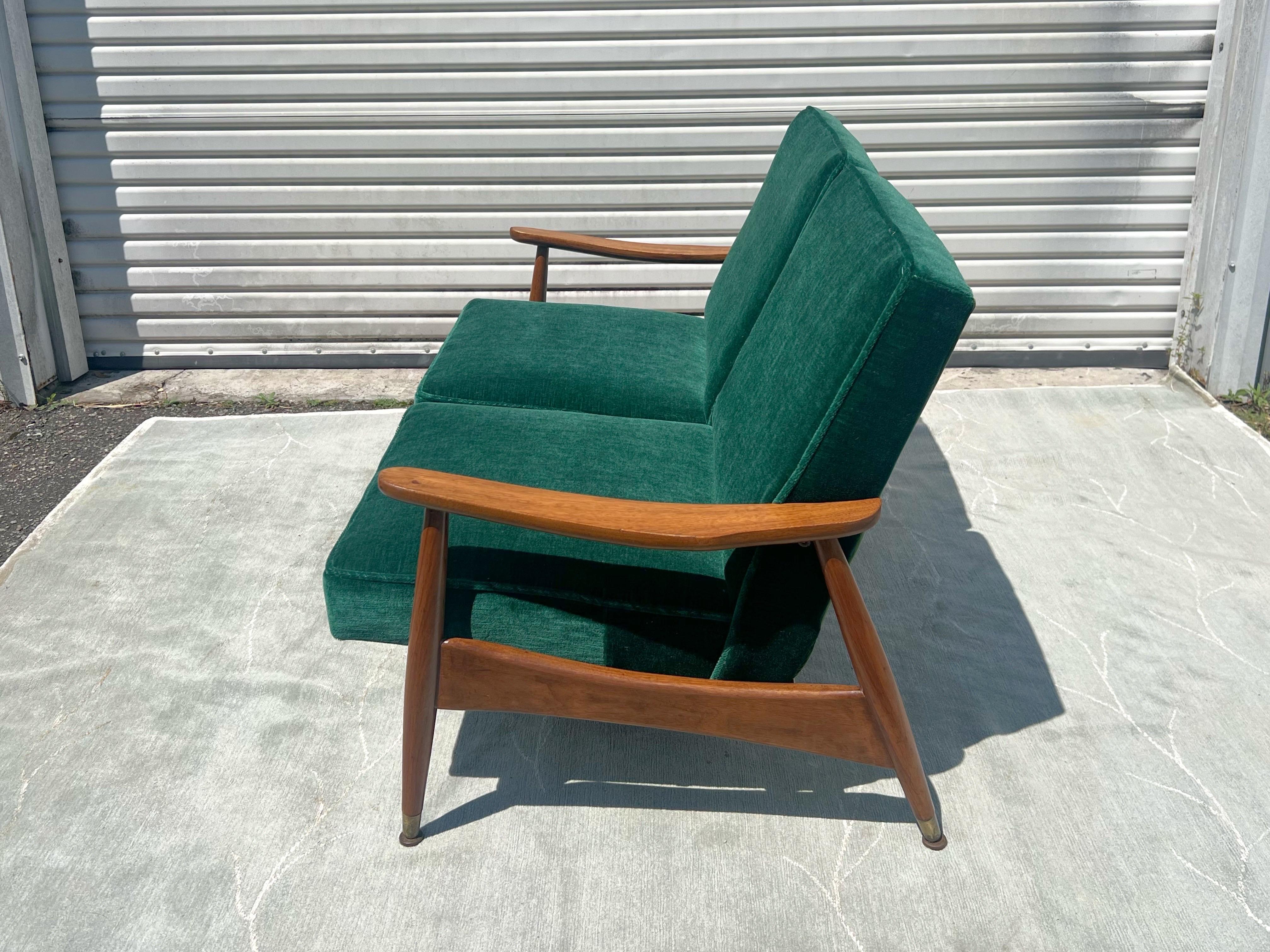 1960s Arne Vodder Attributed 2 Seater Lounger Sofa in Green Mohair For Sale 4