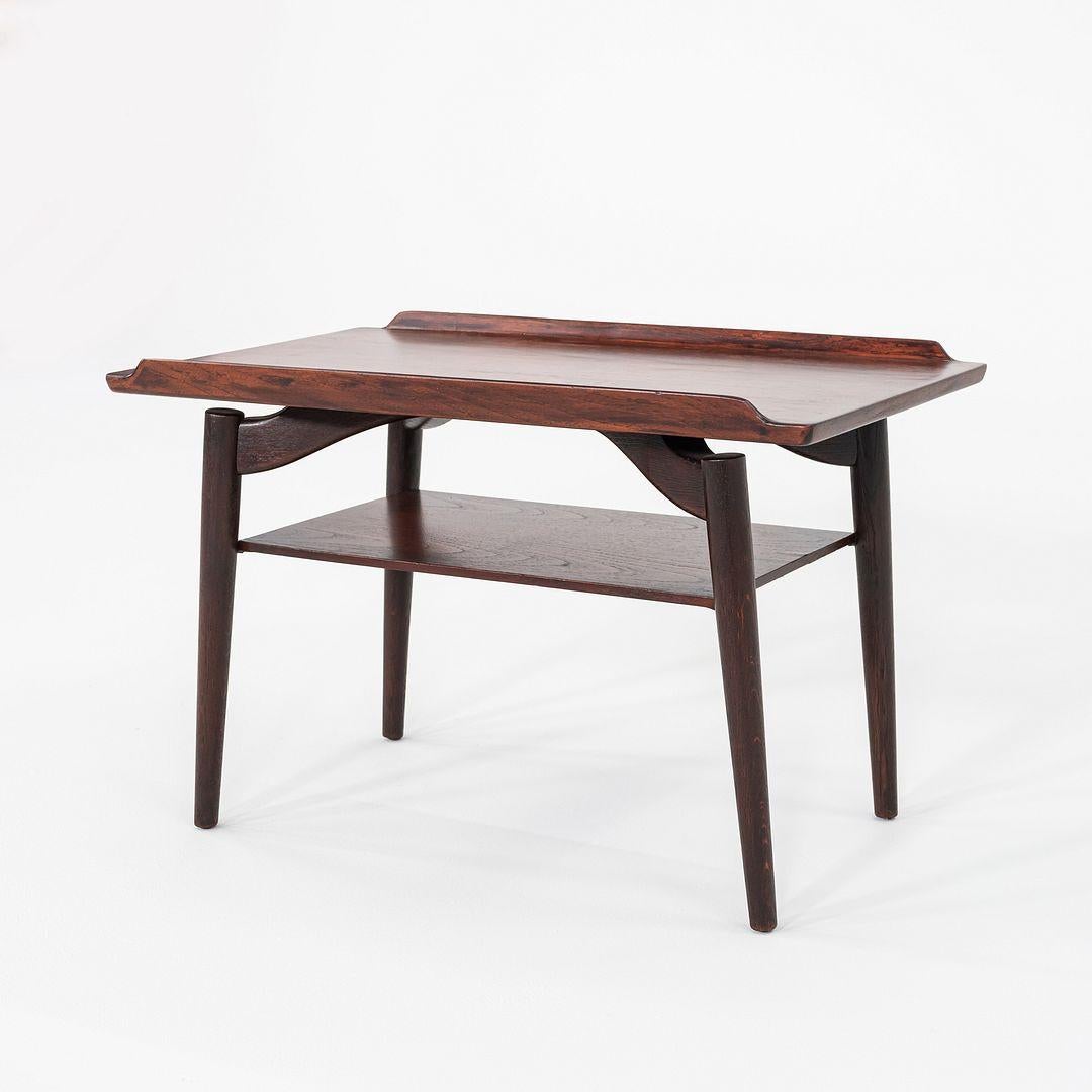 1960 Arne Vodder pour George Tanier T9 Table d'appoint / de chevet en teck et Oak Bon état - En vente à Philadelphia, PA