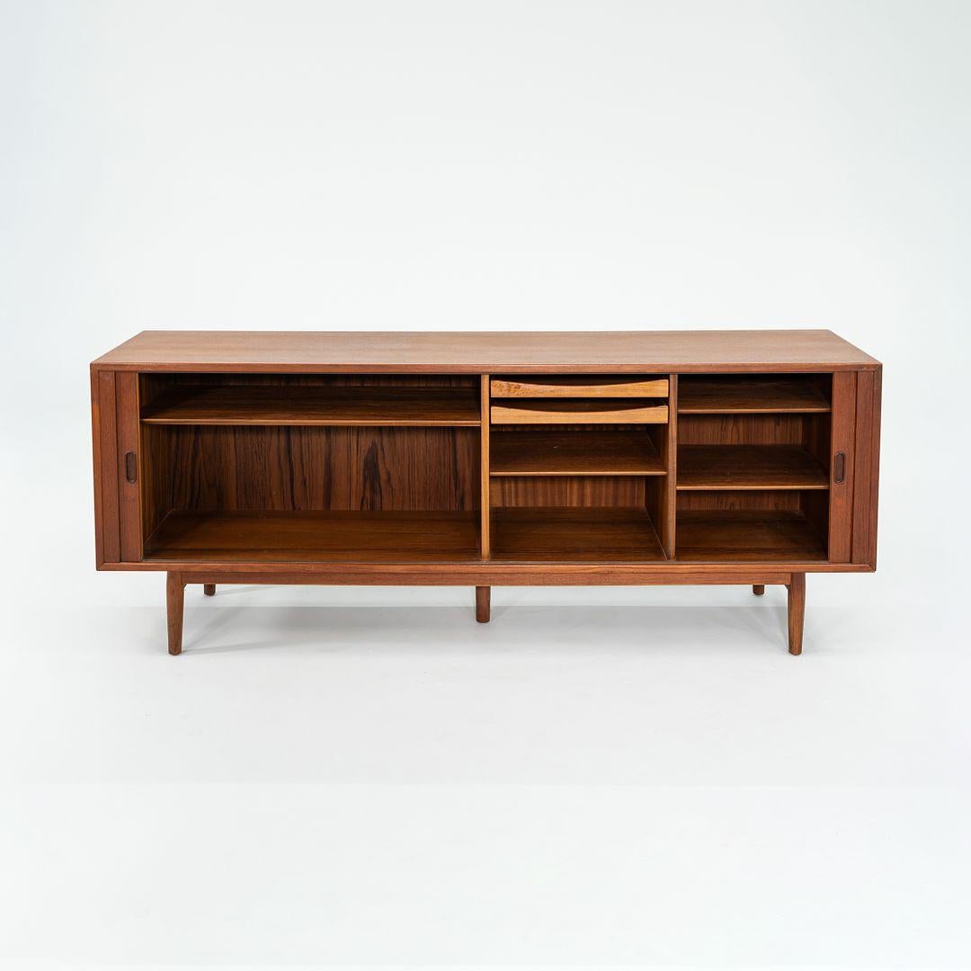Credenza de los años 60 Arne Vodder para Sibast Mobler / George Tanier en teca, Modelo 37 en Bueno estado para la venta en Philadelphia, PA