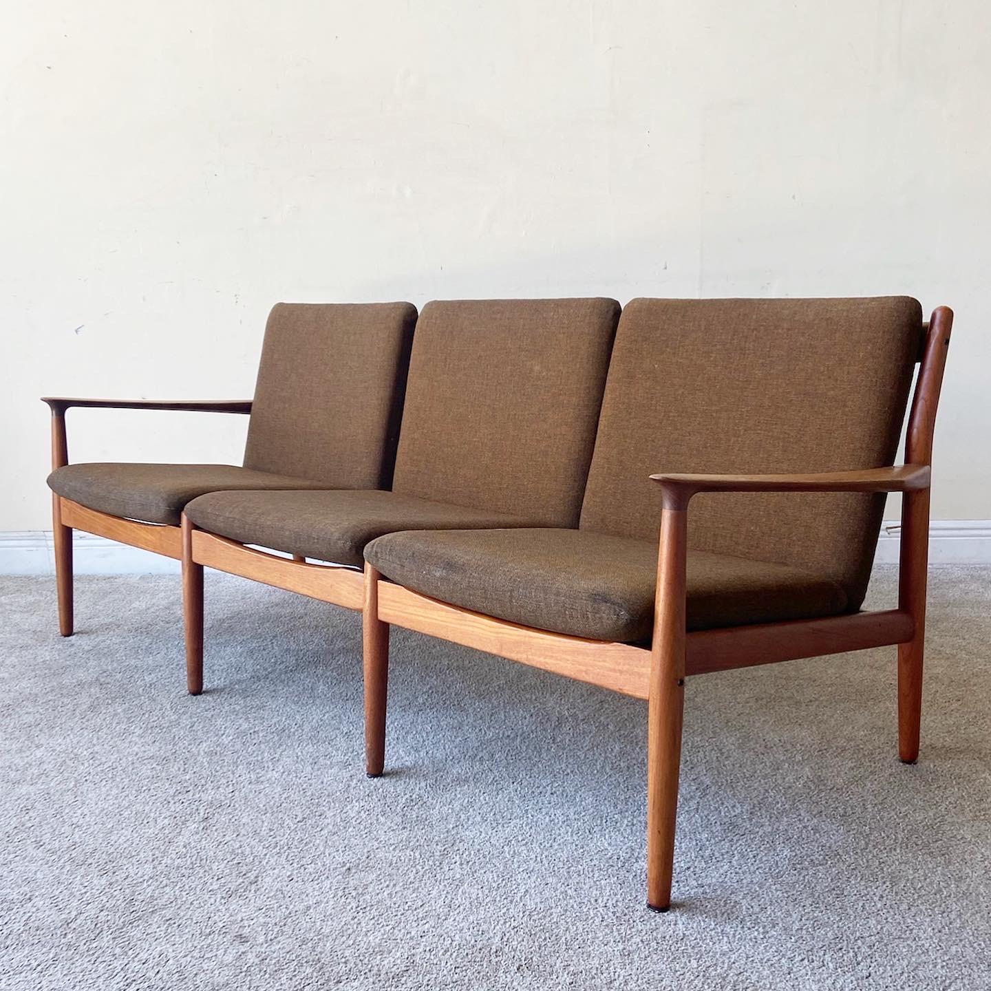 Fantastic Arne Vodder Chaise lounge set for Glostrup from the 1960s. All parts are original including the seat cushions. Set features a three cushion couch with two arm chairs.

Chair measures: 28.5