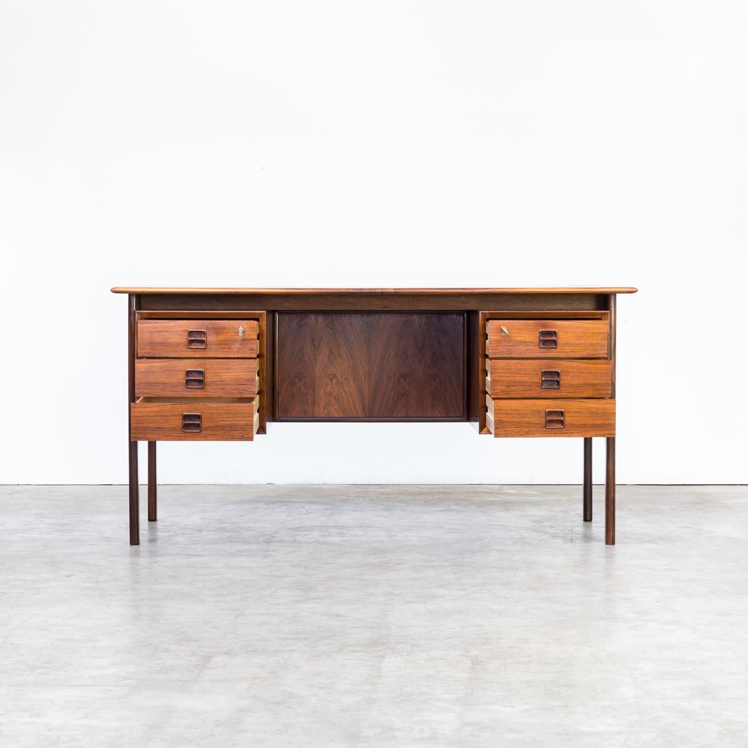 1960s Arne Vodder rosewood writing desk for Sibast. Good condition consistent with age and use.