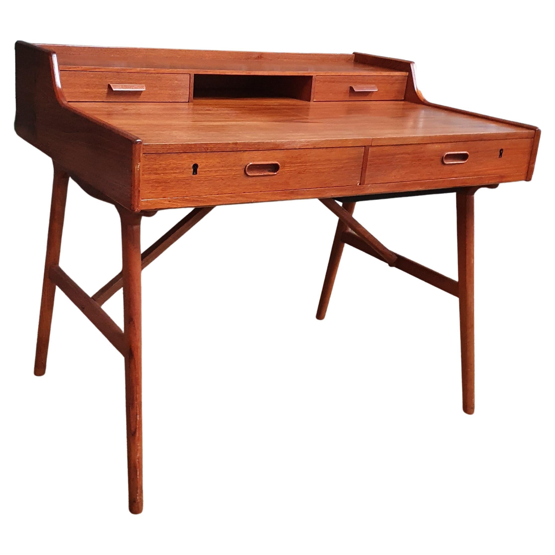 1960s Arne Wahl Iversen Model 65 Teak Desk with Vanity for Vinde Møbelfabrik