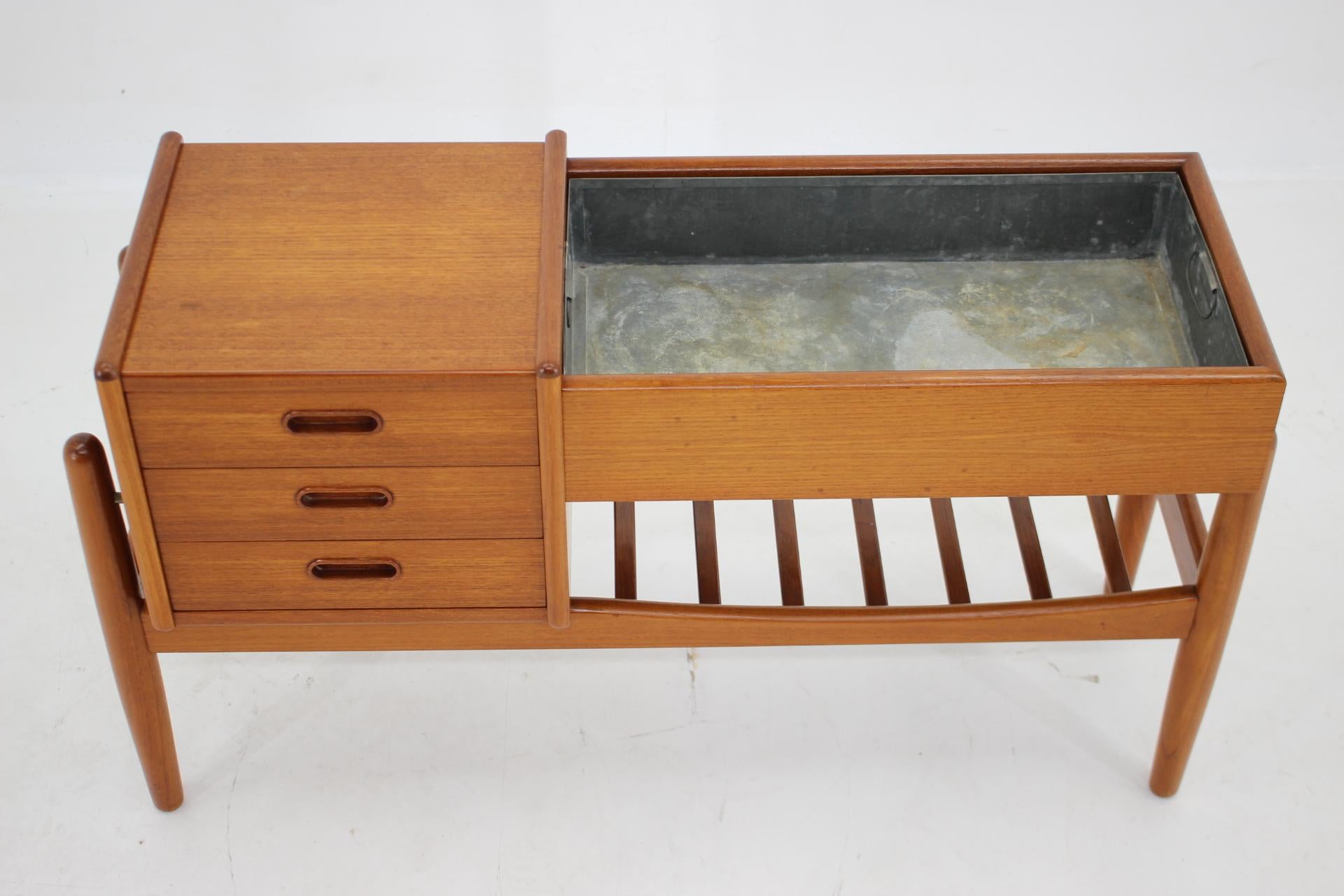 Mid-Century Modern 1960s Arne Wahl Iversen Teak Planter, Denmark For Sale