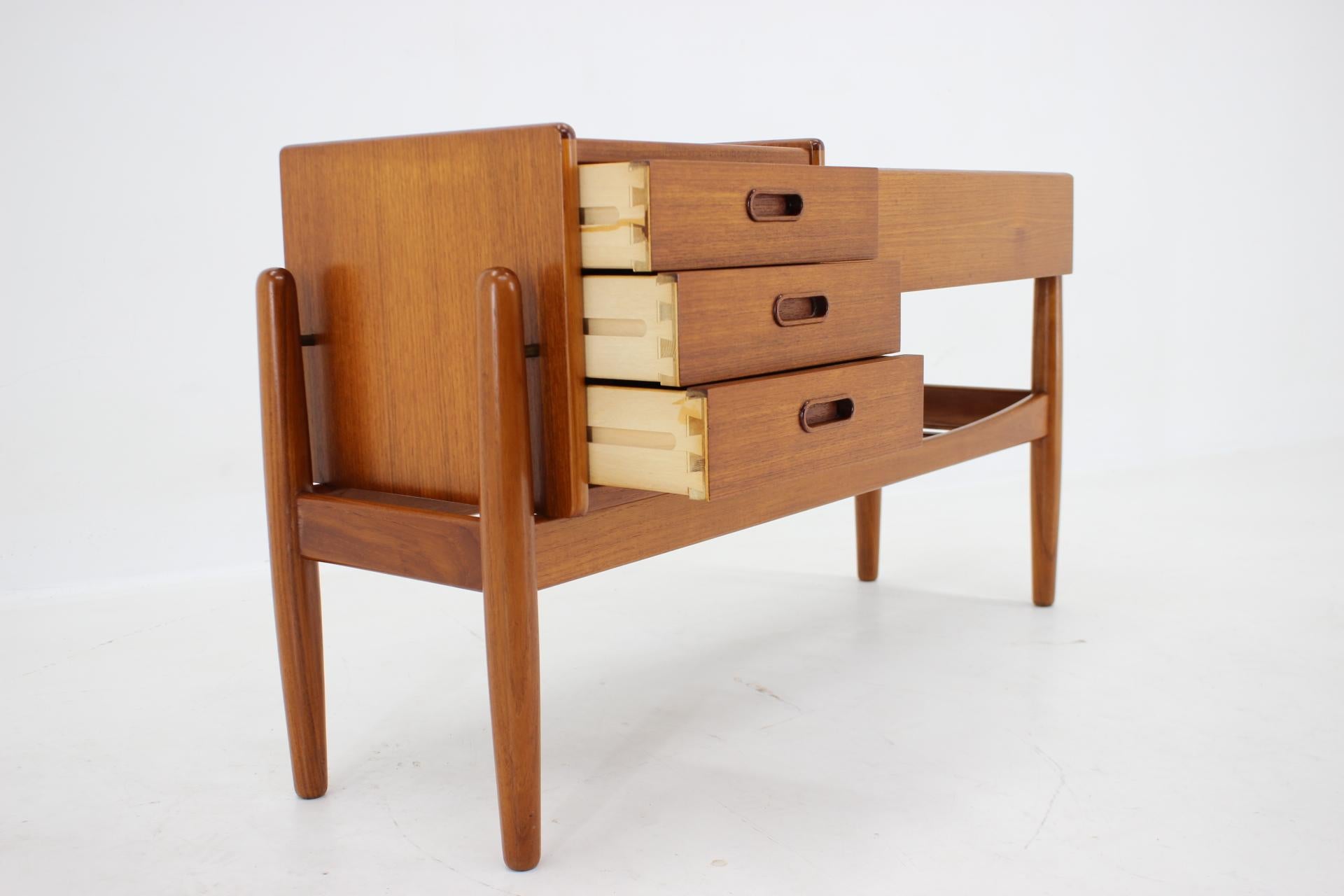 1960s Arne Wahl Iversen Teak Planter, Denmark In Good Condition In Praha, CZ