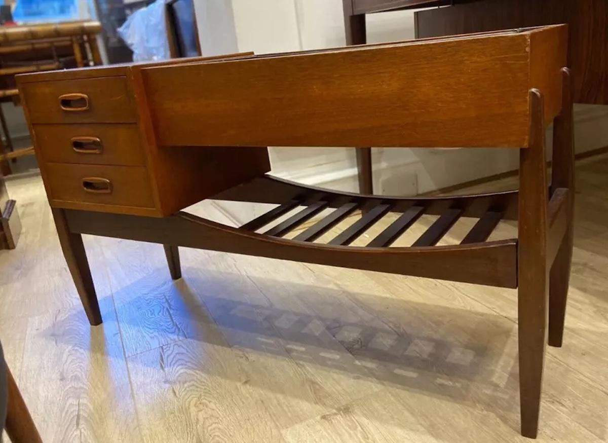 Mid-Century Modern Table d'appoint en teck Arne Wahl Iversen des années 1960 avec jardinière en vente