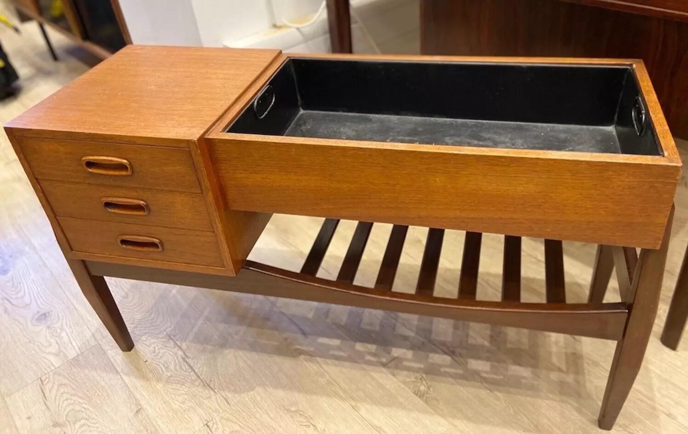 Table d'appoint en teck Arne Wahl Iversen des années 1960 avec jardinière Bon état - En vente à London, GB