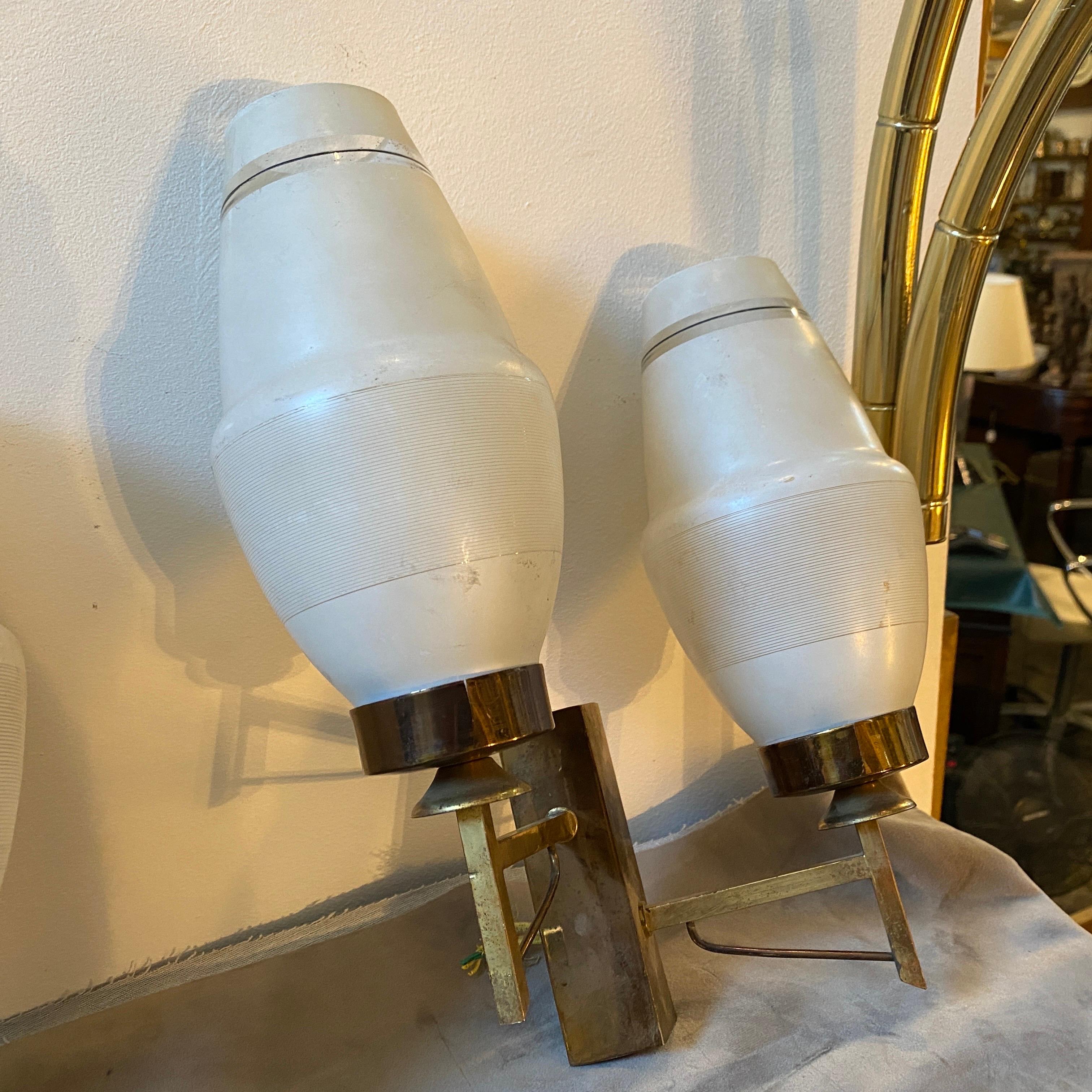 1960s Arredoluce Style Brass and Glass Mid-Century Modern Italian Wall Sconces In Good Condition For Sale In Aci Castello, IT