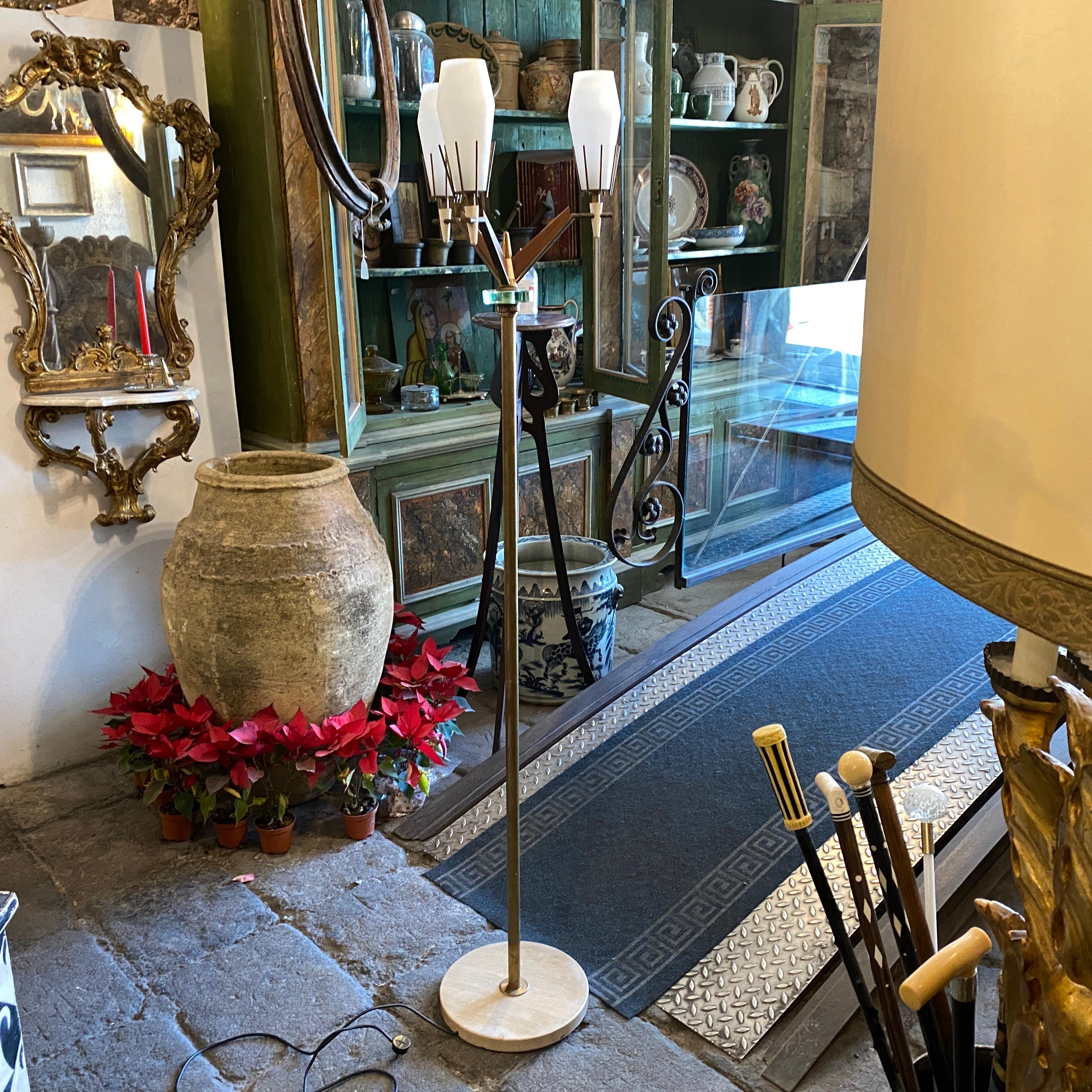 1960s Arredoluce Mid-Century Modern Brass Marble and Glass Floor Lamp In Good Condition For Sale In Aci Castello, IT