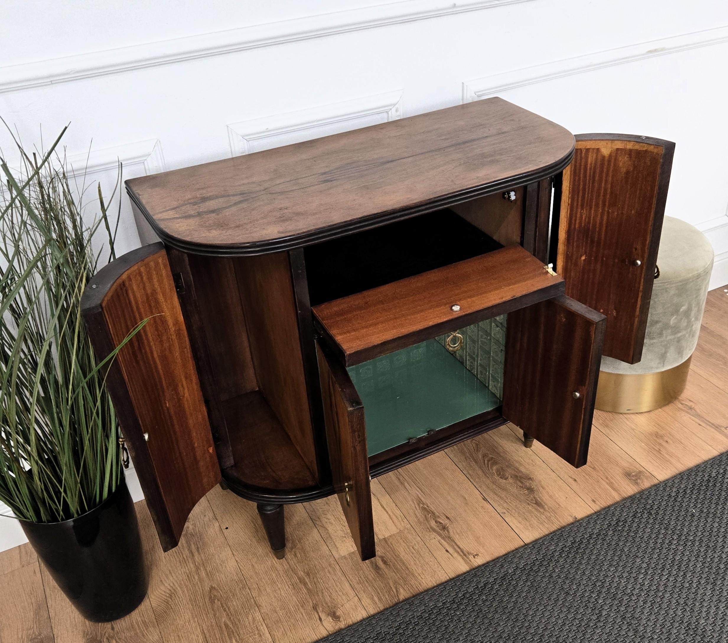 1960s Art Deco Mid-Century Italian Walnut Burl and Mirror Mosaic Dry Bar Cabinet en venta 4