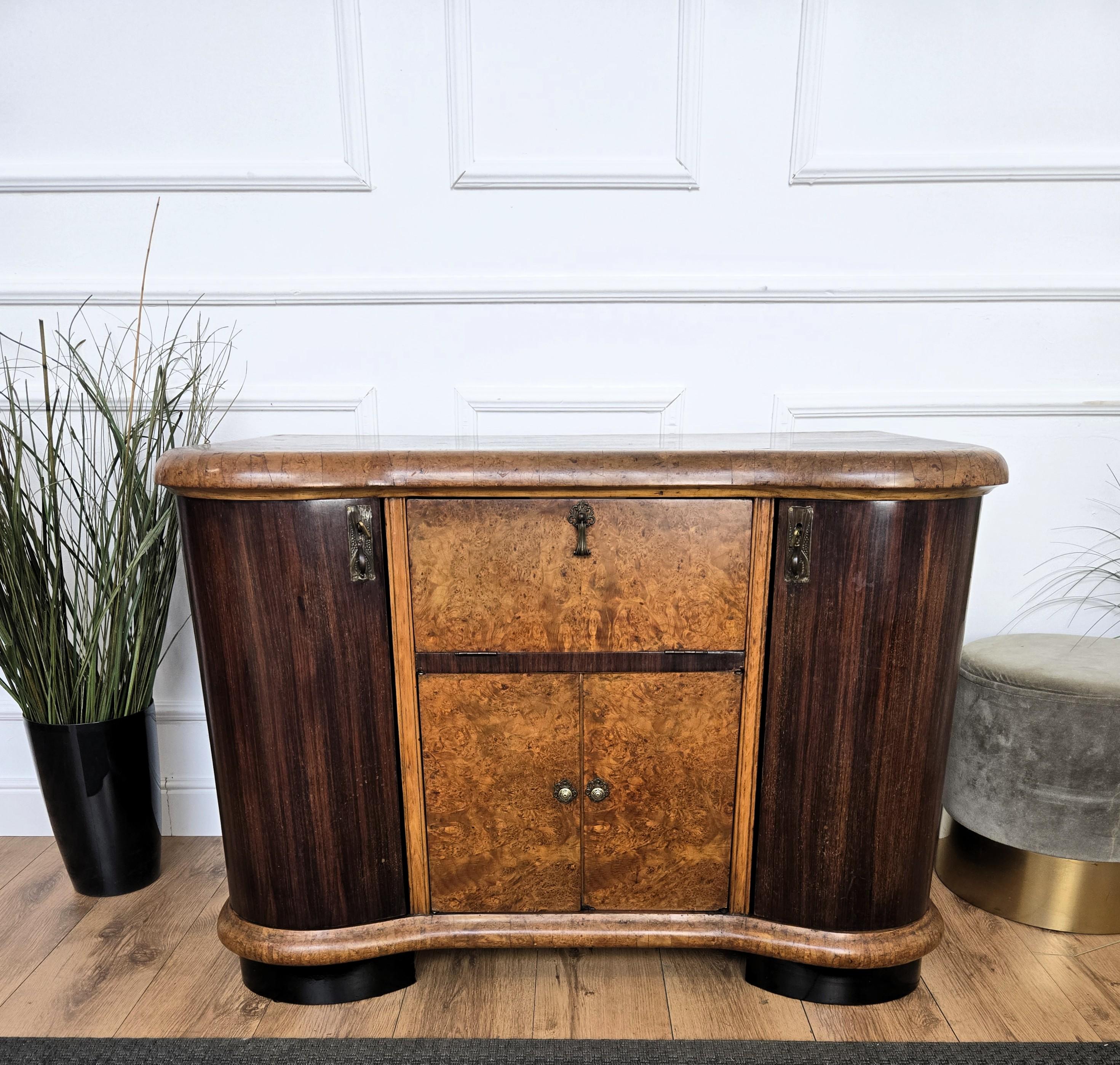 1960s Art Deco Mid-Century Italian Walnut Burl and Mirror Mosaic Dry Bar Cabinet Latón