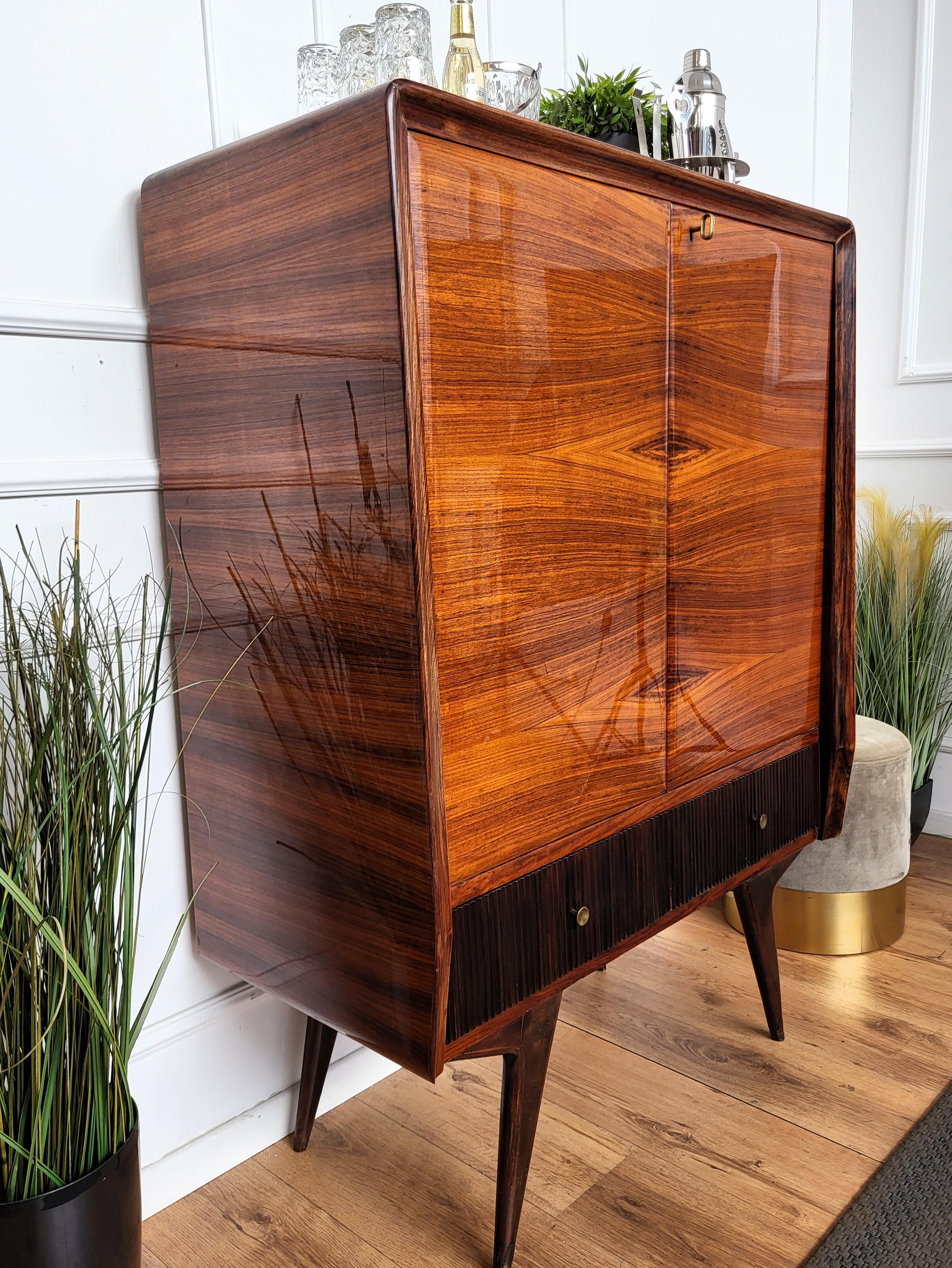 XX secolo 1960 Art Deco Mid-Century Modern Italian Wood Mirror Dry Bar Cabinet