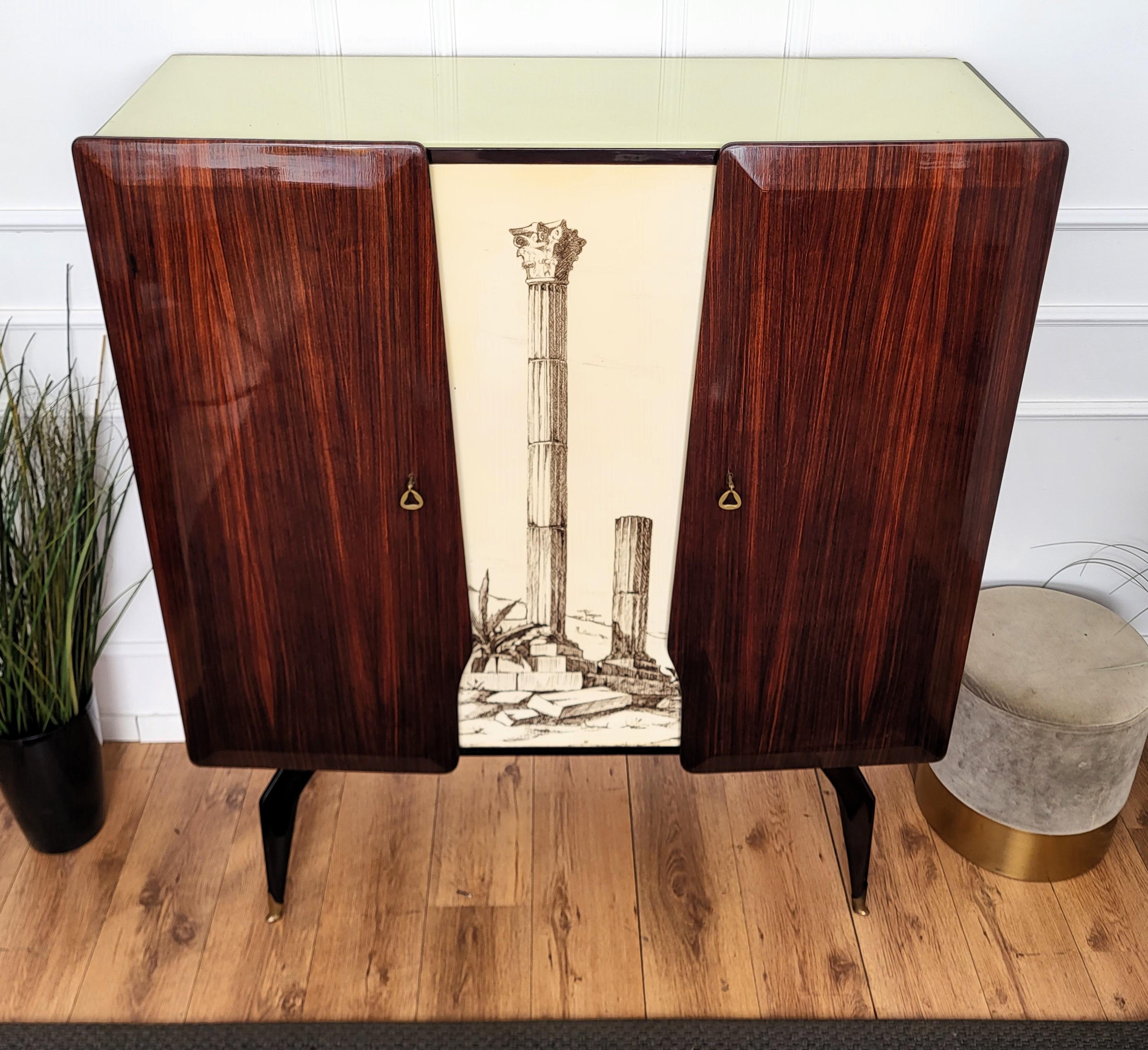 1960s Art Deco Midcentury Italian Tall Wood Decorated Brass Dry Bar Cabinet en vente 3