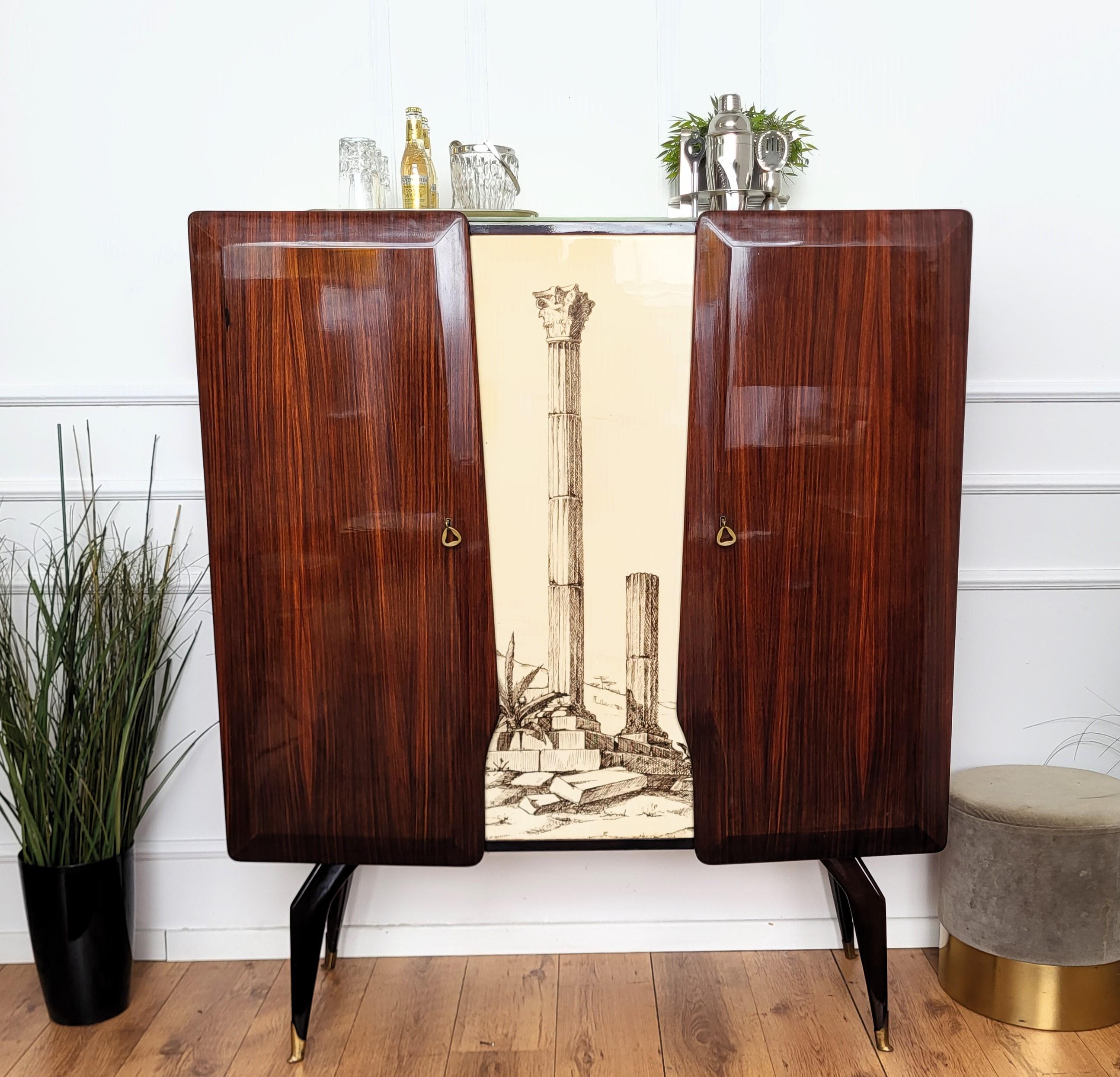 Very elegant Italian Art Deco Mid-Century Modern dry bar cabinet, in beautiful veneer wood, central decoration with antique temple columns, two typically design shaped side doors, internal shelves with glass and mirror on the right side and antique