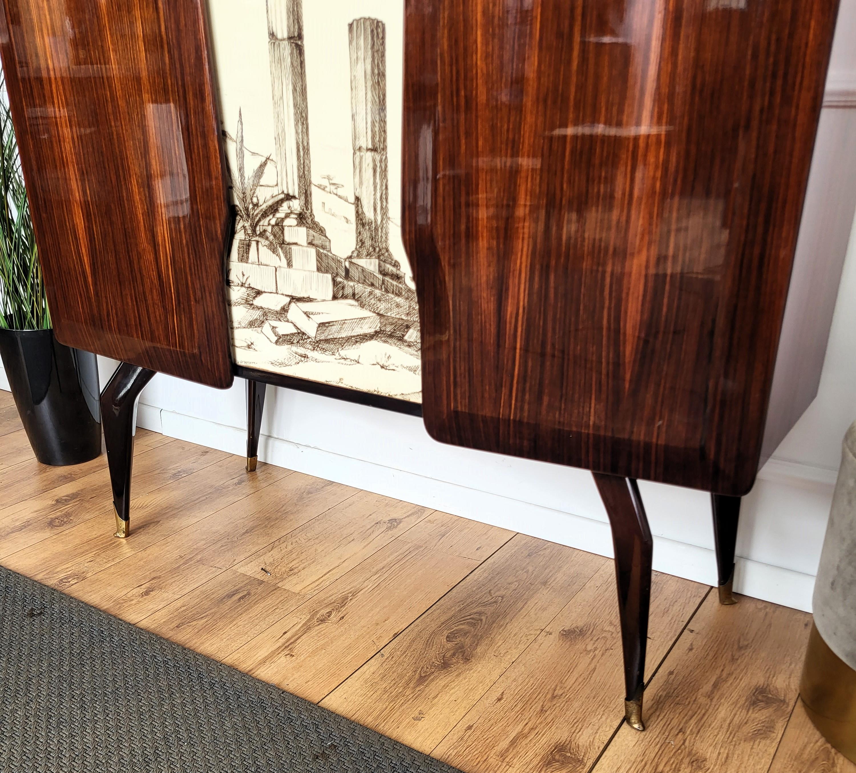 1960s Art Deco Midcentury Italian Tall Wood Decorated Brass Dry Bar Cabinet en vente 1