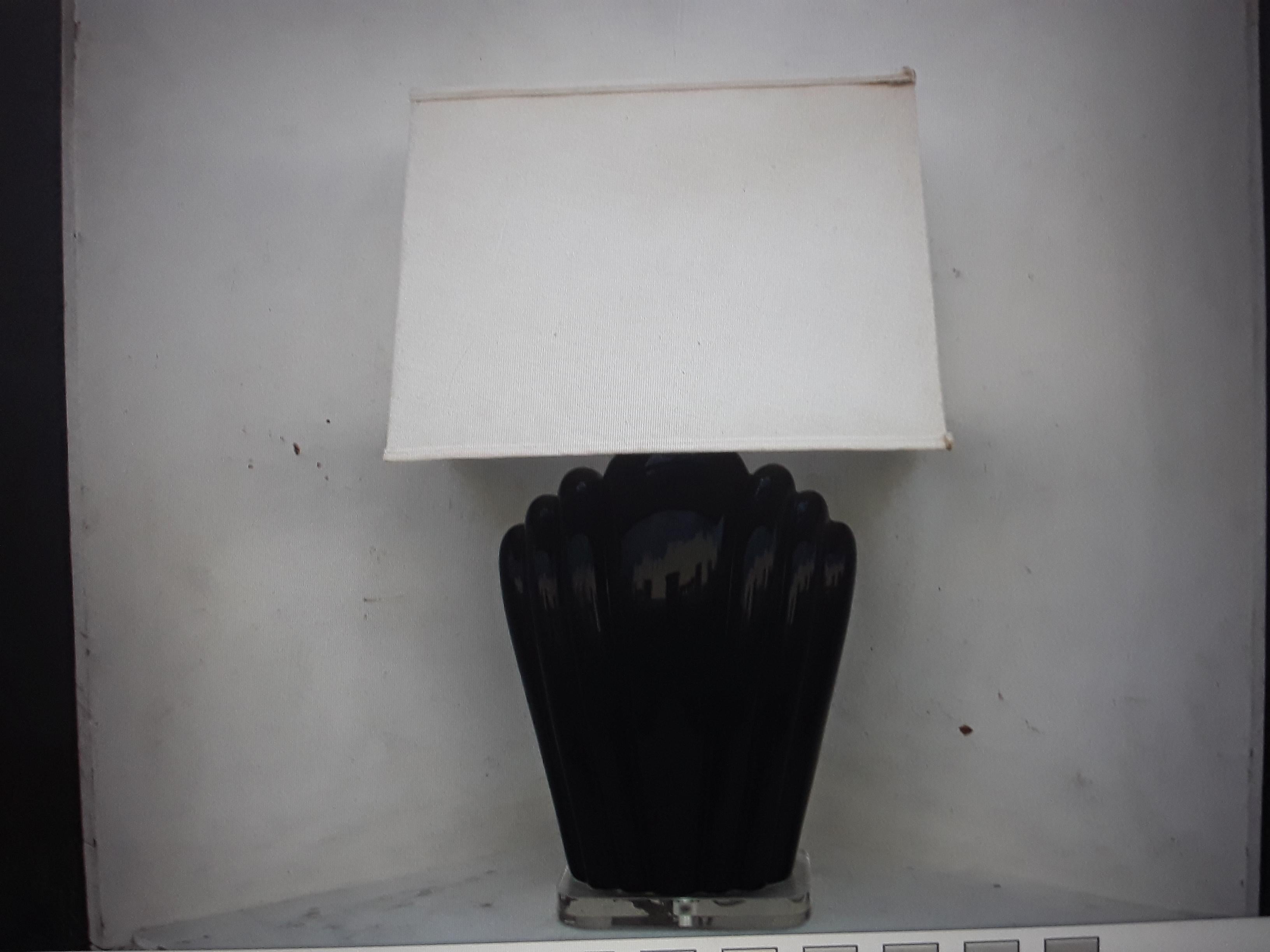 1960's Art Deco Style Glazed Black Ceramic Table Lamp on Lucite Base For Sale 7