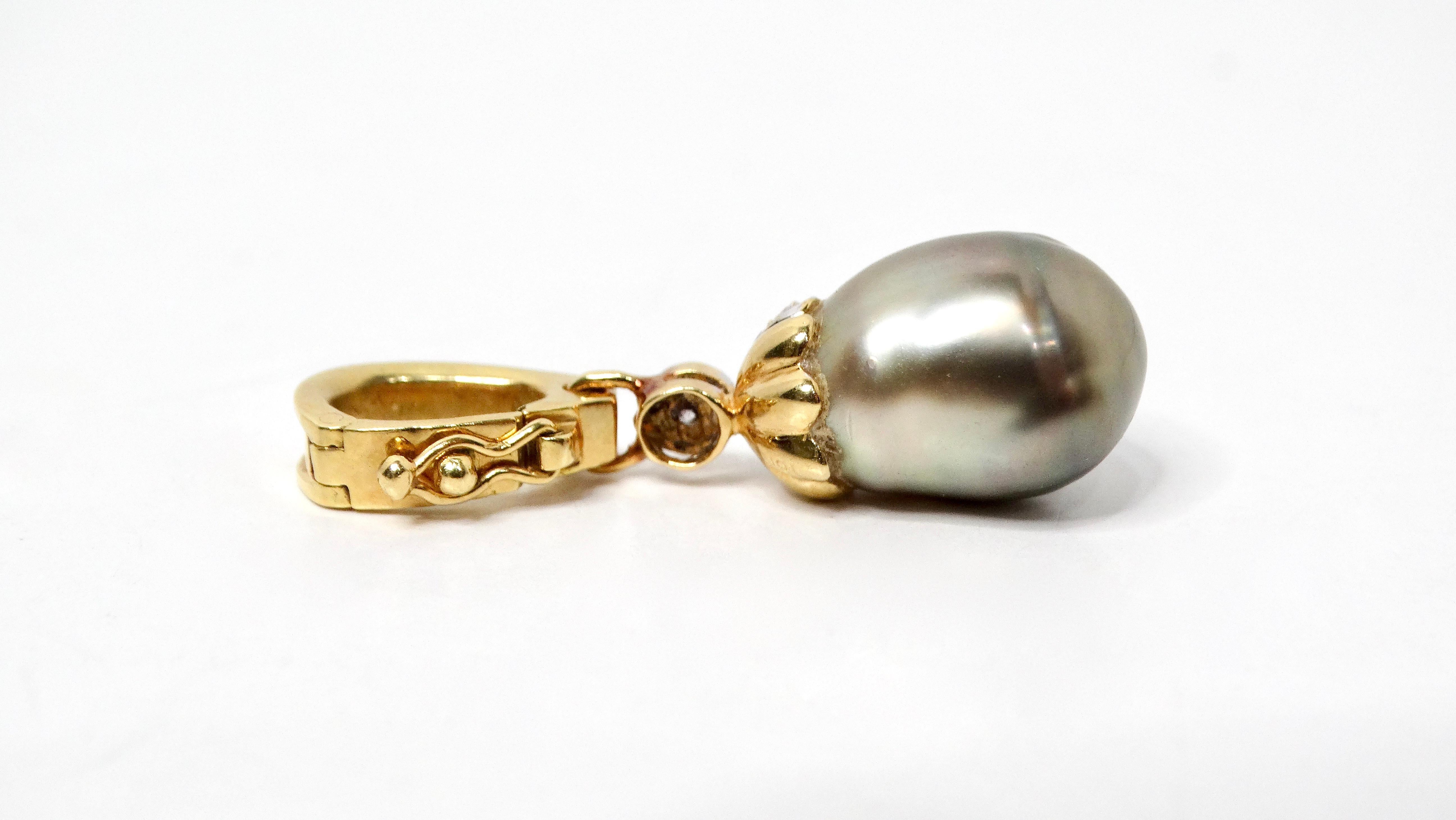 Pendentif en or jaune massif 18 carats de style Art déco des années 1960 avec perles de Tahiti Bon état - En vente à Scottsdale, AZ