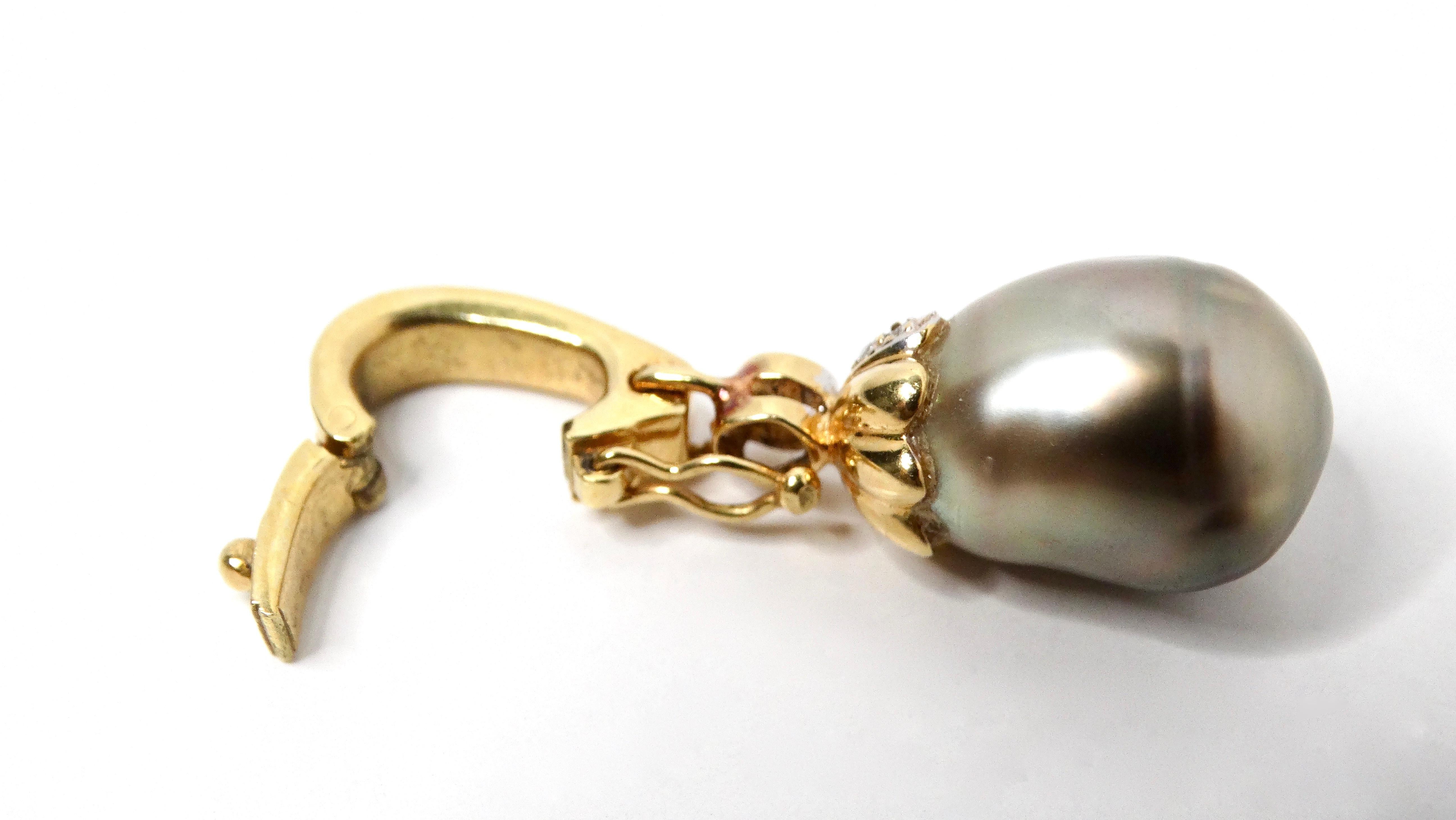 Pendentif en or jaune massif 18 carats de style Art déco des années 1960 avec perles de Tahiti Pour femmes en vente