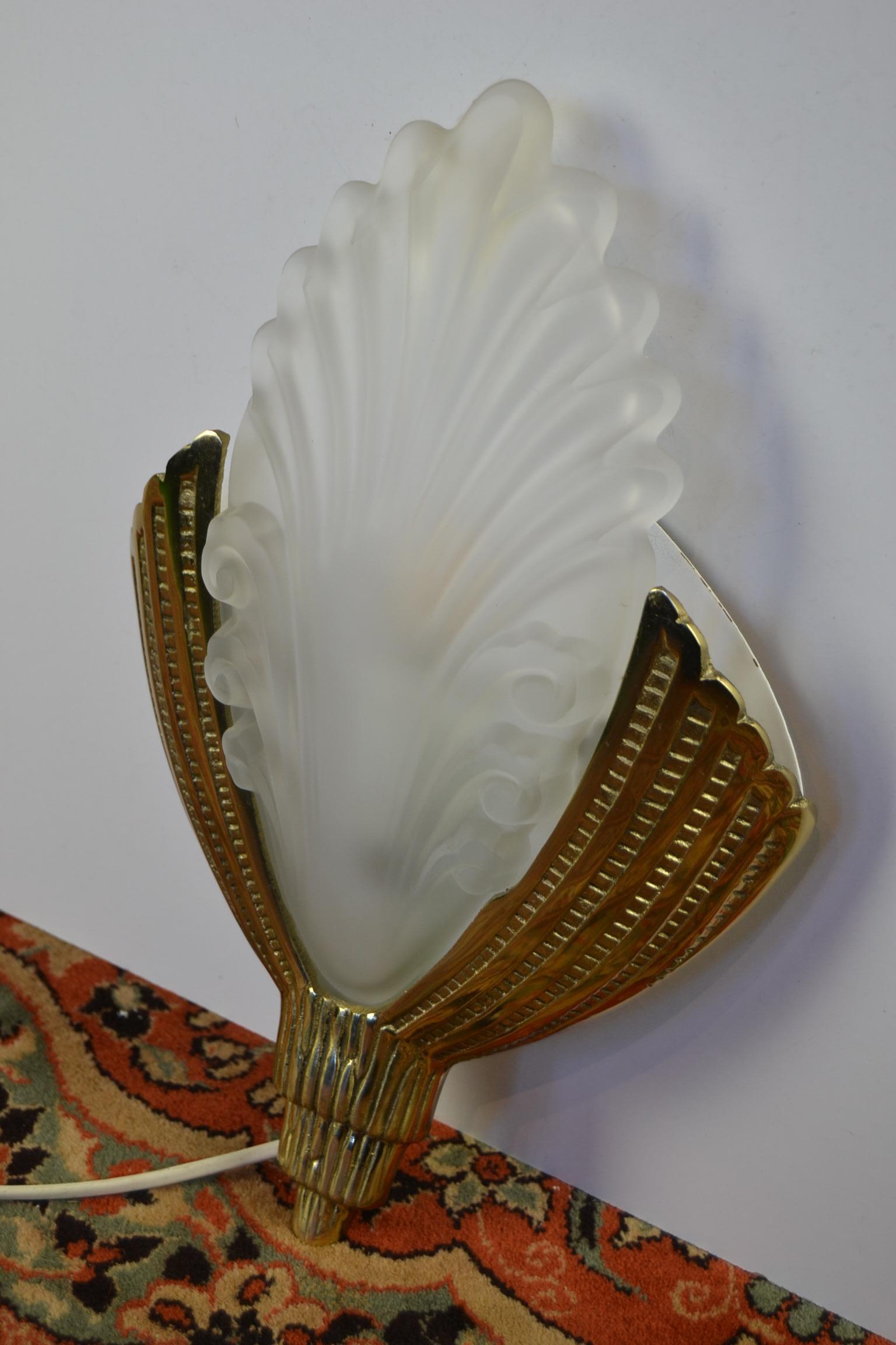 1960s Wall Scone with Frosted Glass Shade, Art Deco Style  2