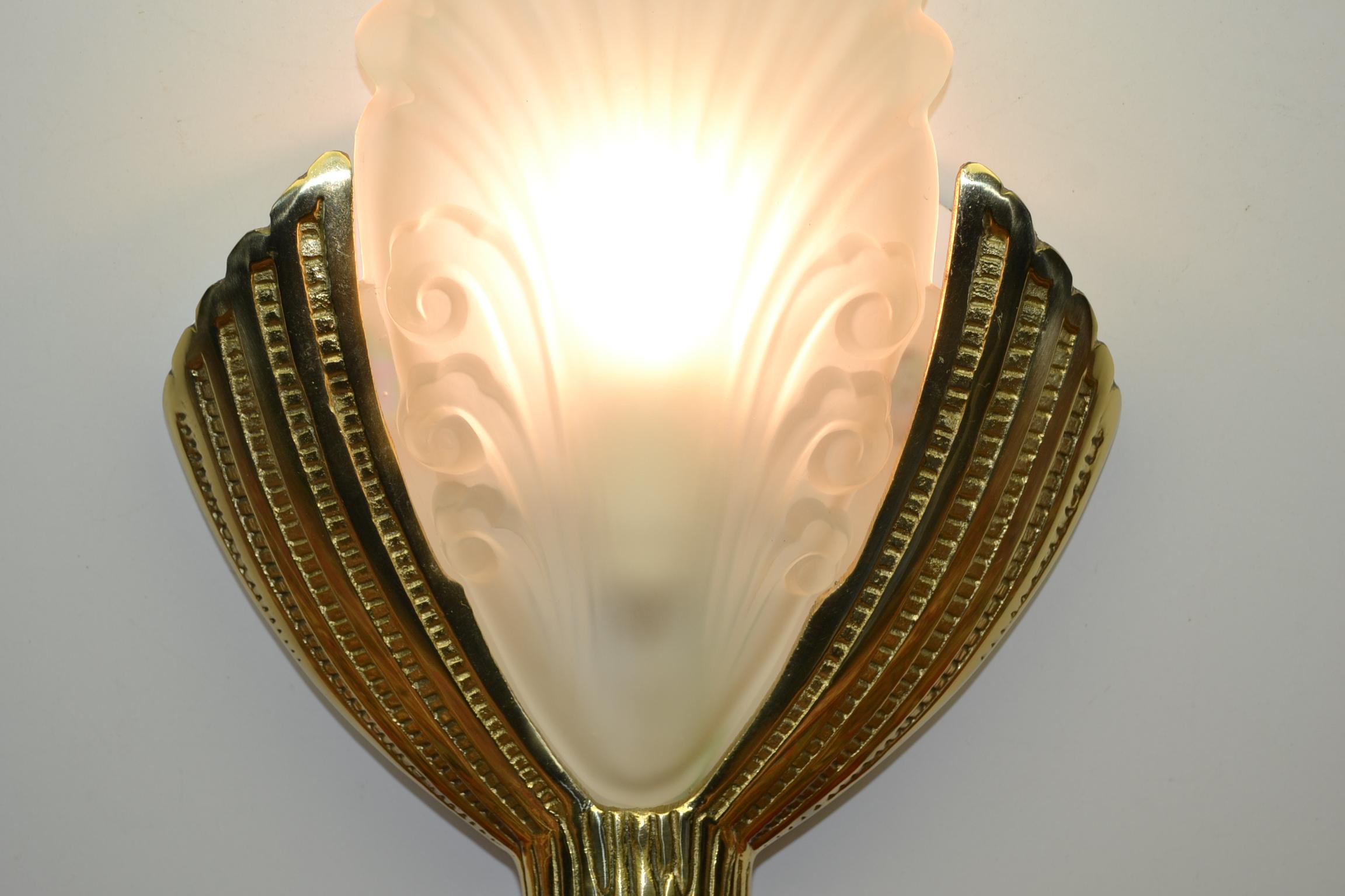 European 1960s Wall Scone with Frosted Glass Shade, Art Deco Style 