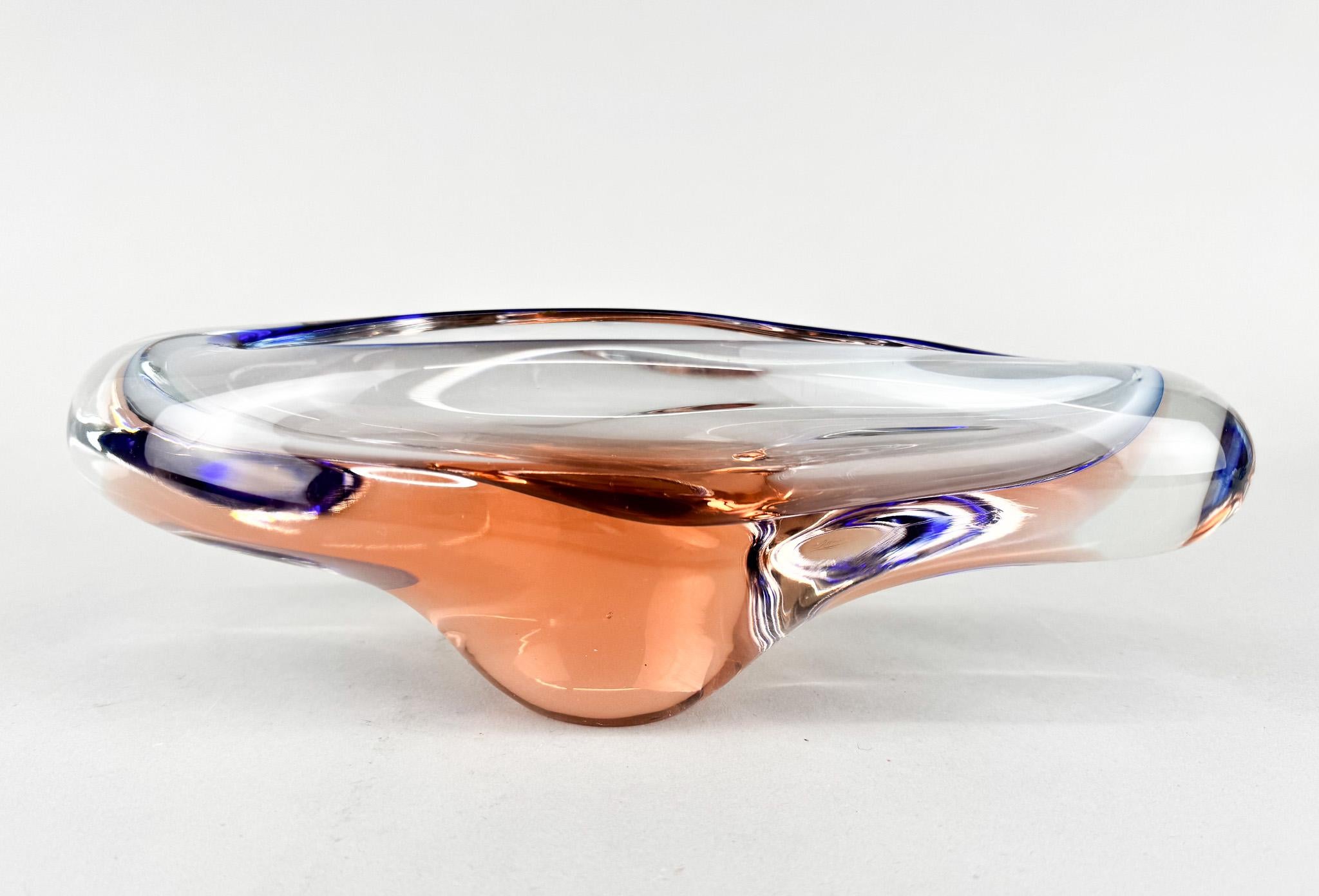 Cuenco de vidrio artístico de los años 60, Chribska Glassworks, Checoslovaquia en Bueno estado para la venta en Praha, CZ