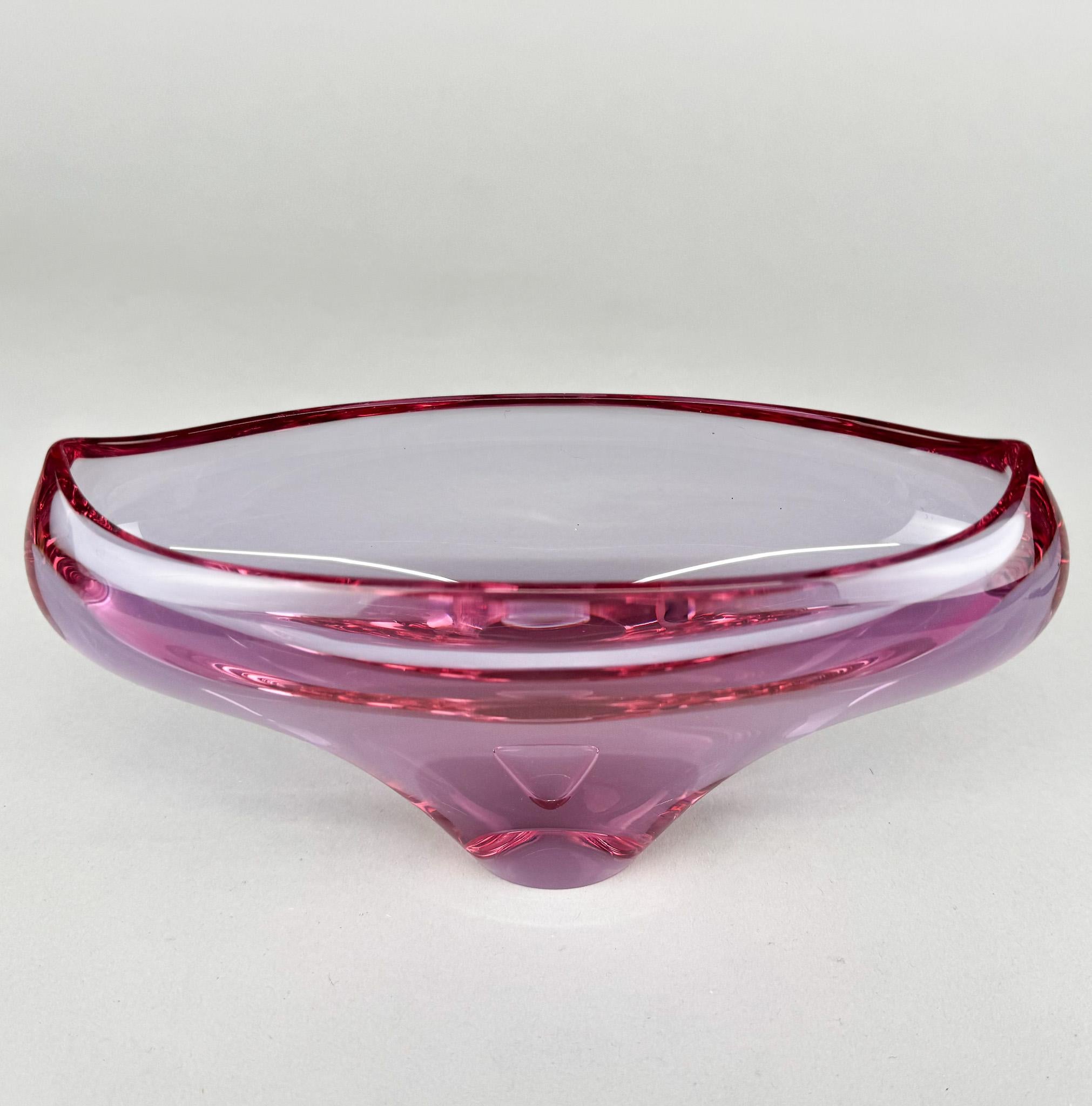 Mid-Century Modern Bol en verre d'art des années 1960 du designer de verre Miloslav Klinger, Tchécoslovaquie en vente