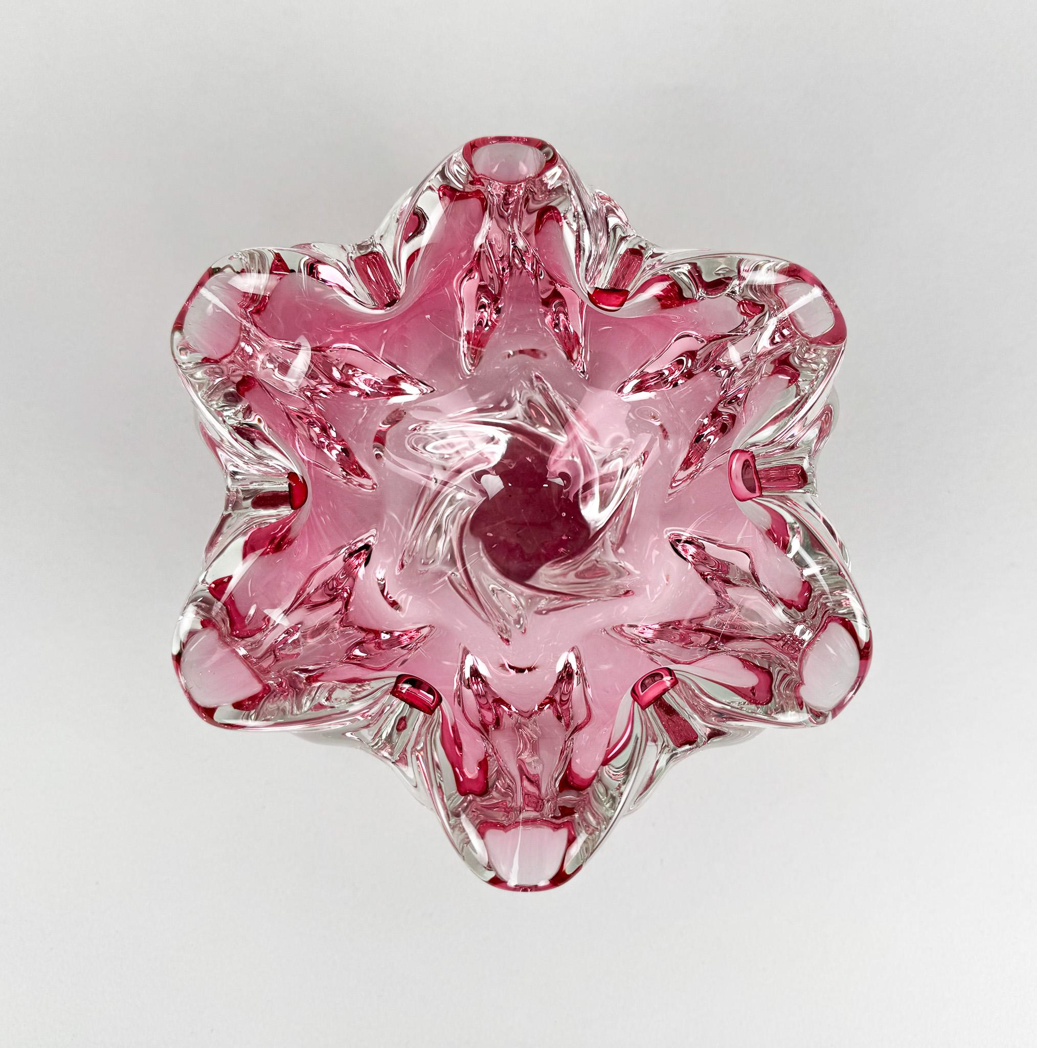 Mid-Century moderno Ciotola in vetro artistico del 1960 di Josef Hospodka per Chribska Glassworks, Cecoslovacchia in vendita