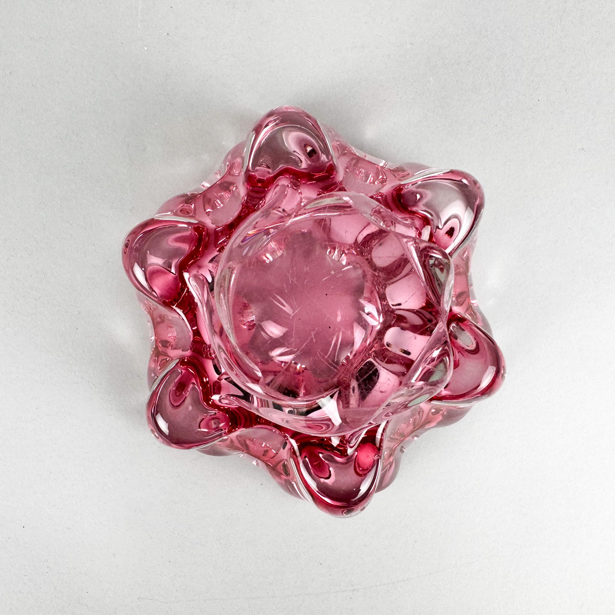 Ciotola in vetro artistico del 1960 di Josef Hospodka per Chribska Glassworks, Cecoslovacchia In condizioni buone in vendita a Praha, CZ