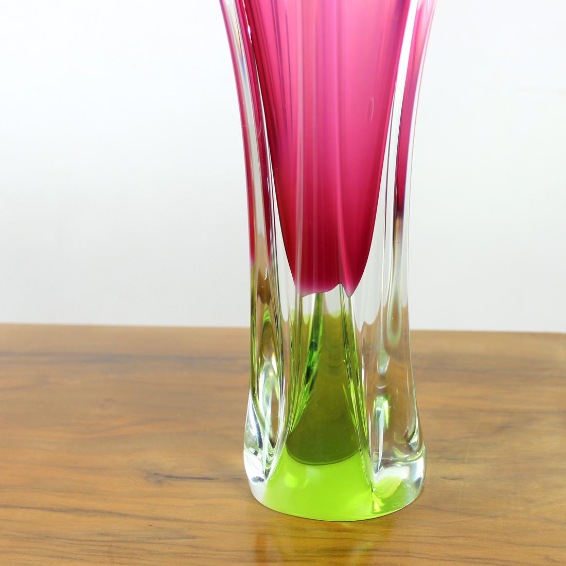 Vase d'art des années 1960 par Josef Hospodka, Chribska Glass en vente 5