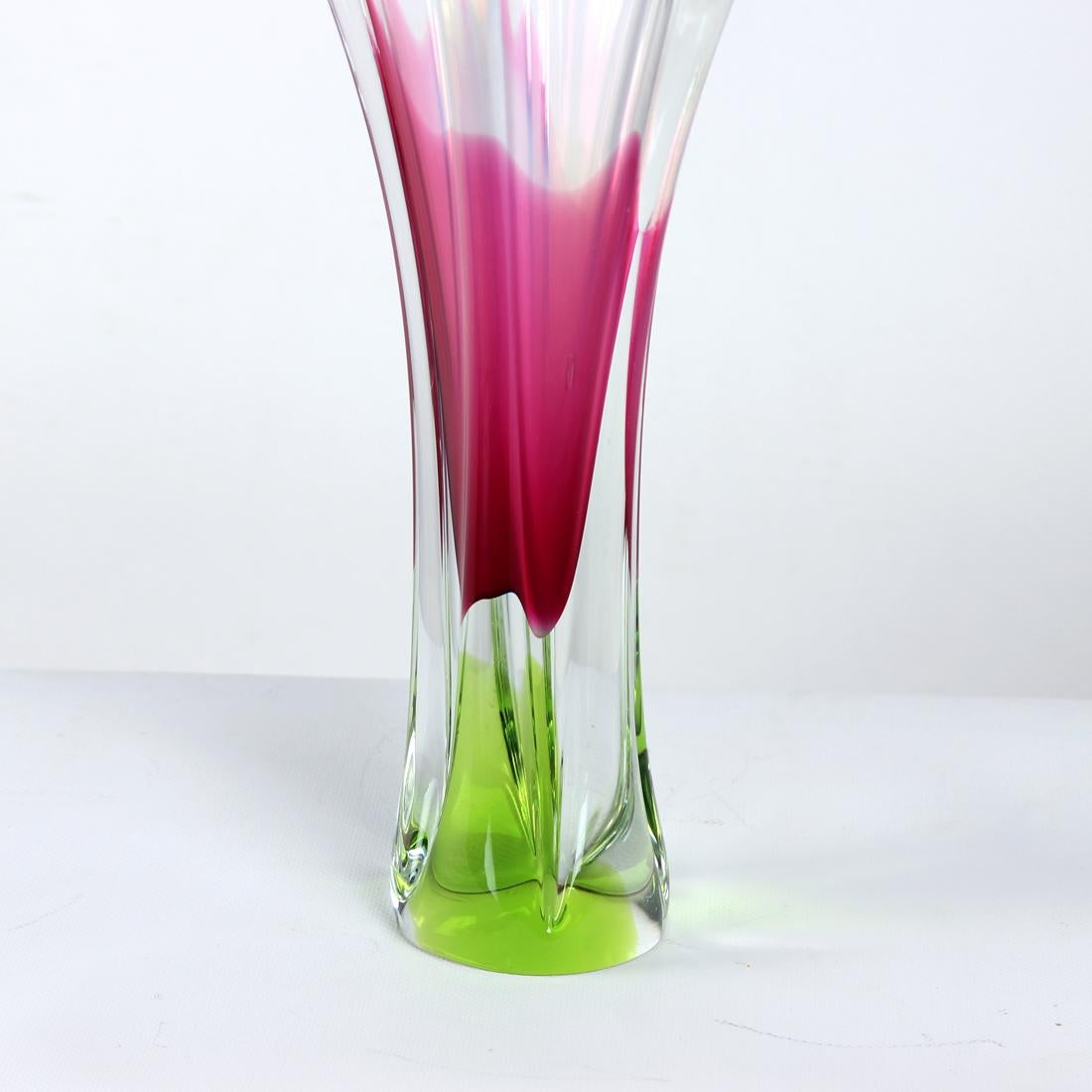 Mid-Century Modern 1960s Art Glass Vase By Josef Hospodka, Chribska Glass For Sale