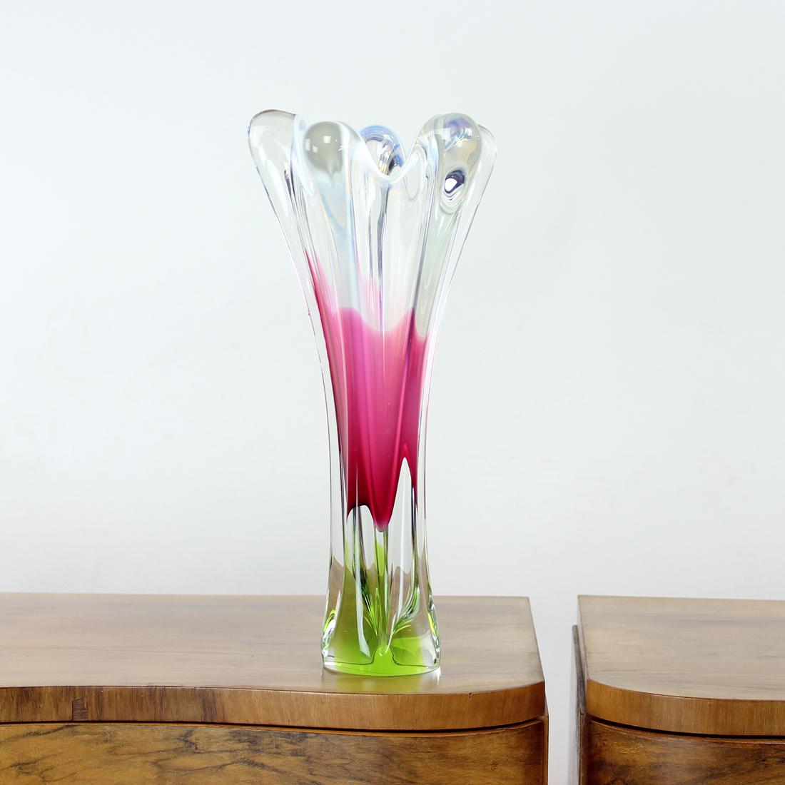 Vase d'art des années 1960 par Josef Hospodka, Chribska Glass en vente 1