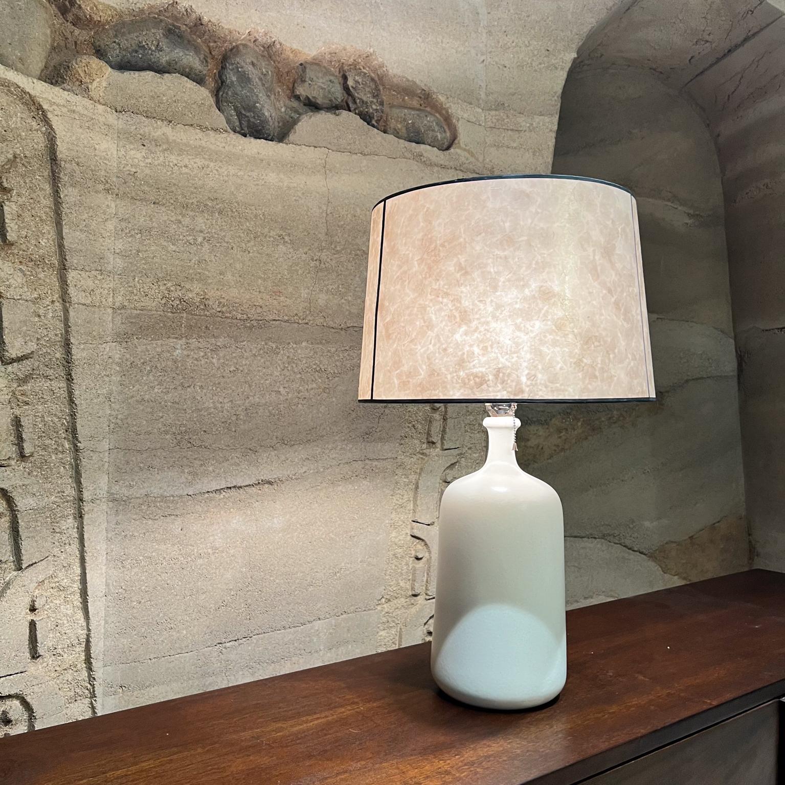 Lámpara de sobremesa de cerámica artística estilo años 60 Gordon & Jane Martz Alfarería en venta