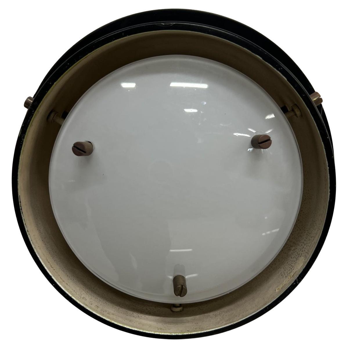 Arteluce Lámpara de Techo Plafonnier Milán Italia
Luz metálica redonda empotrada en el techo.
Etiqueta del fabricante Arteluce 
Atribuido a Gino Sarfatti.
Hay 8 lámparas disponibles. El precio de venta es por lámpara/artículo.
7,75 d x 6,75 de