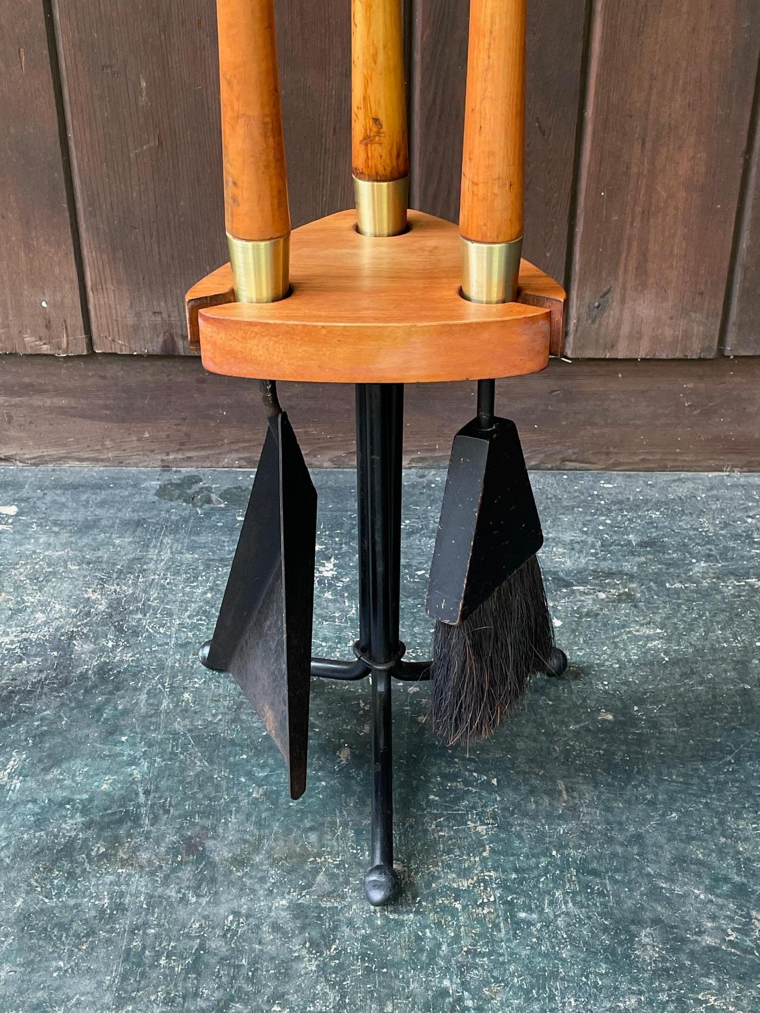 Kaminbesteck aus Ahornholz und schwarzem Eisen, Arthur Umanoff, 1960er Jahre, American Moderne, 1960er Jahre (amerikanisch) im Angebot
