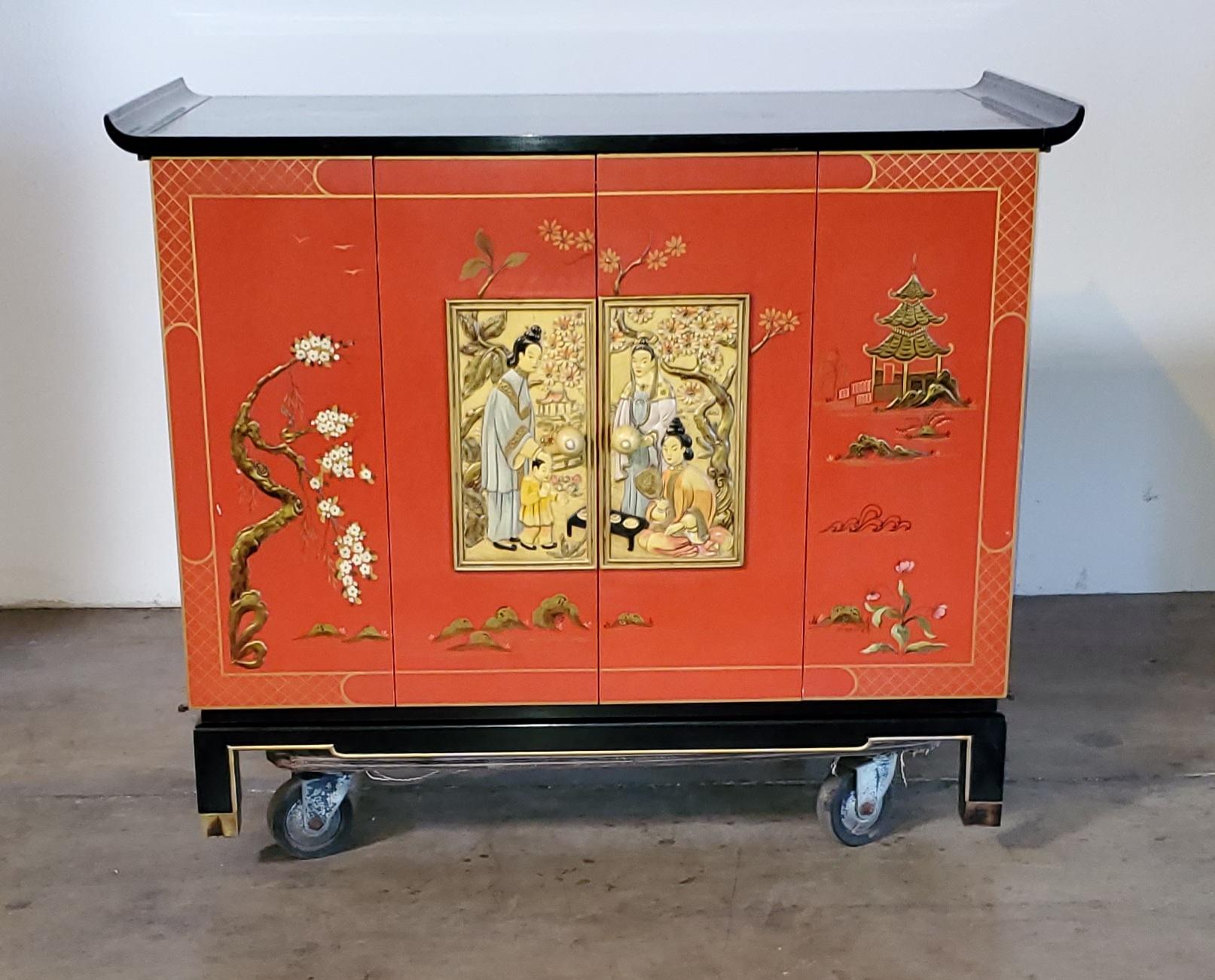 Meuble oriental moderne asiatique vintage avec TV colorée Zenith des années 1960.

Ce meuble moderne asiatique vintage présente un design oriental orné.

Le motif oriental des portes d'entrée est un magnifique relief asiatique.

Le meuble
