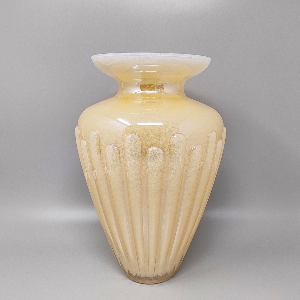 italien Vase beige étonnant des années 1960 par Michielotto. Fabriqué en Italie en vente