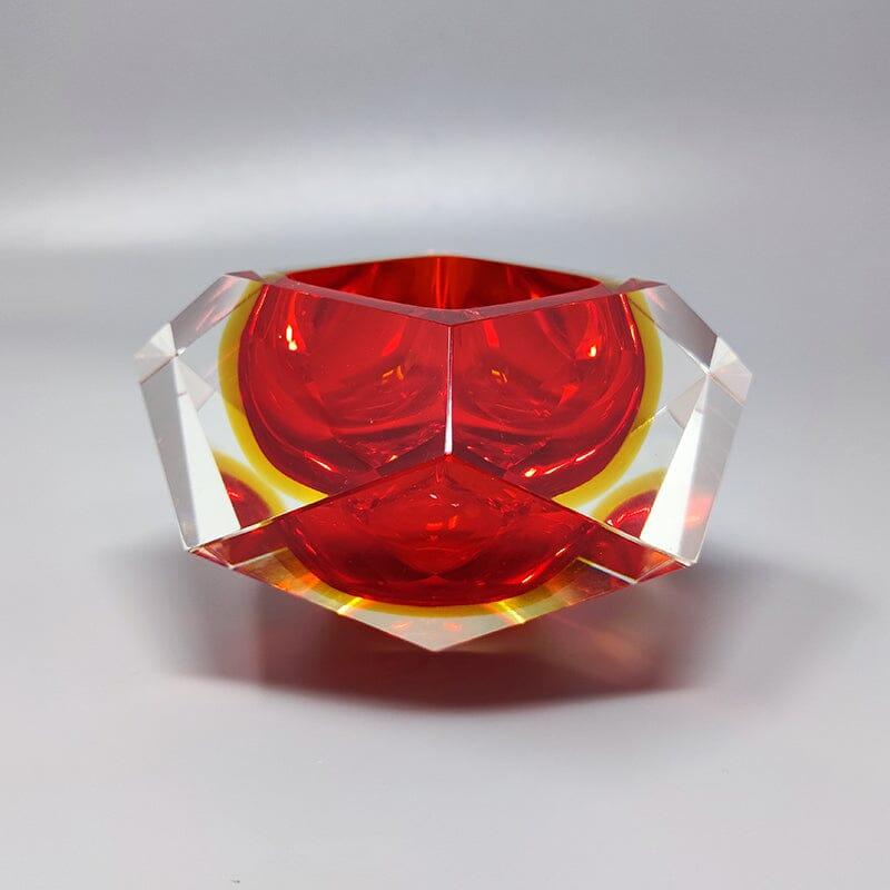 1960s Astonishing big ashtray or catch-all By Flavio Poli for Seguso in Murano Sommerso Glass.
The item is in excellent condition.
Dimension:
6,29