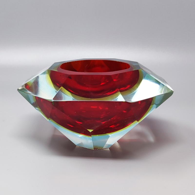 1960s Astonishing big ashtray or catch-all By Flavio Poli for Seguso in Murano Sommerso Glass. The item is in excellent condition.
Dimension:
6,29