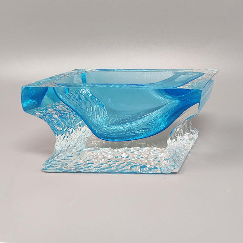 1960s Astonishing blue ashtray or vide poche by Flavio Poli for Seguso in Murano Glass. It's a sculpture so rare to find it in this shape and color.
The item is in excellent condition.
Dimensions:
4,72 x 3,14 x 3,14 H inches
cm 12 x cm 8 x cm 8