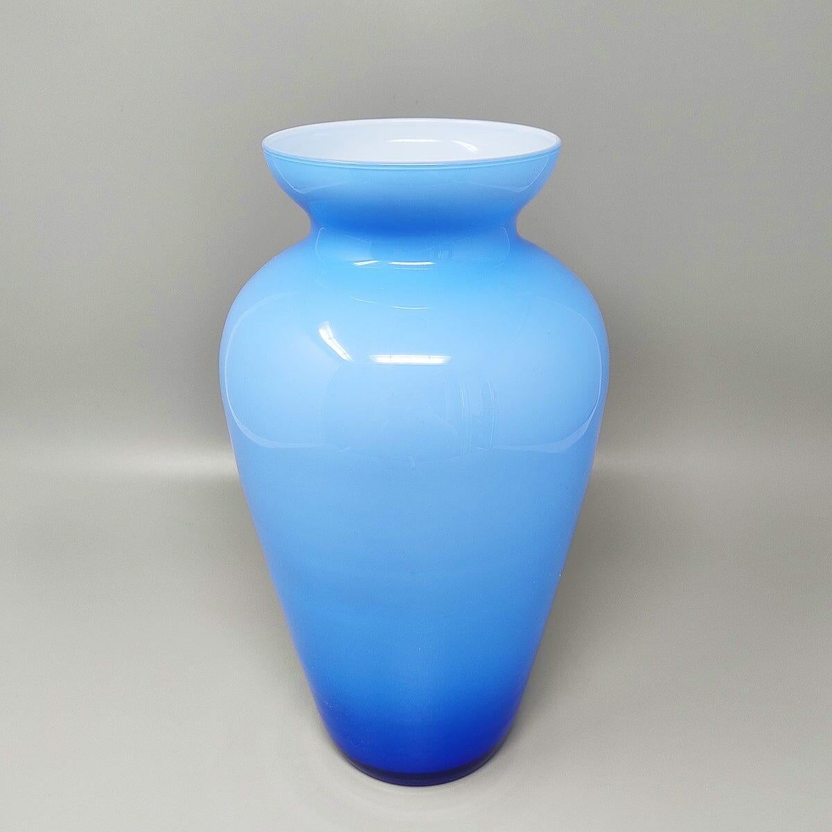 1960s Astonishing blue jacketed vase in Murano Glass. Made in Italy . The item is in excellent condition.
Dimension:
diam 5,90 x 12,20 H inches
diam 15 cm x 31 H cm