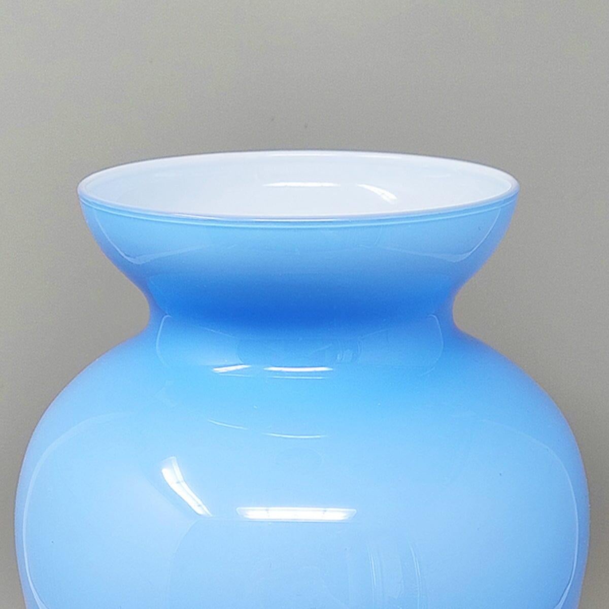 1960s Astonishing Blue Jackated Vase in Murano Glass. Made in Italy In Excellent Condition For Sale In Milano, IT