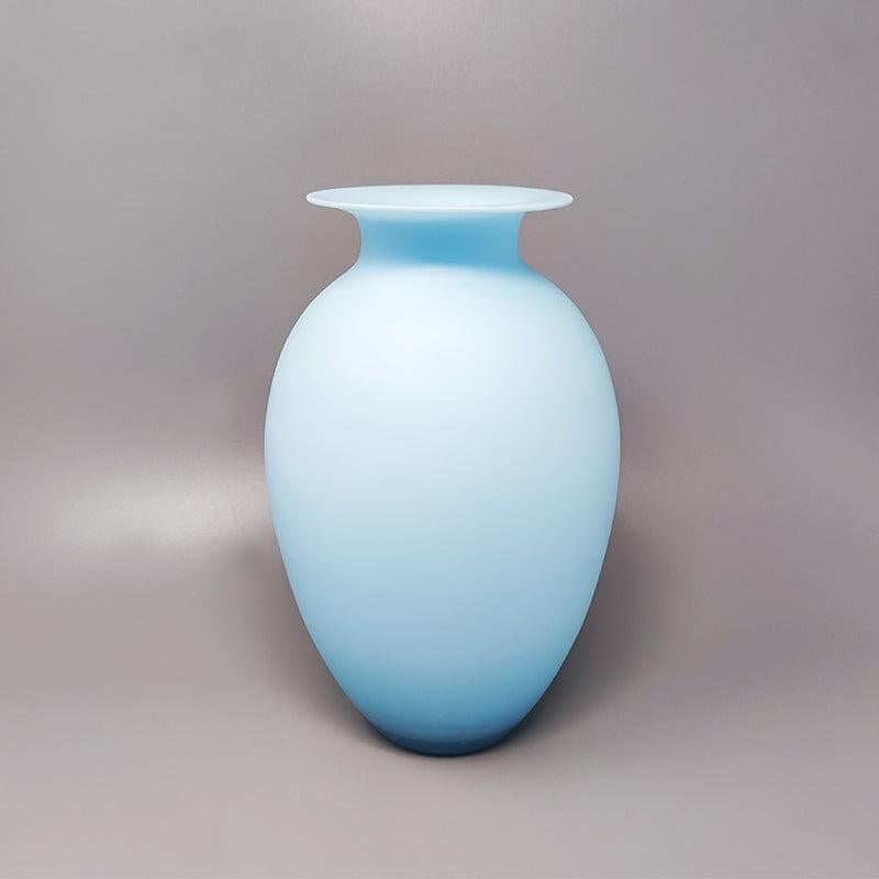 1960s Astonishing blue vase by Ca' Dei Vetrai in Murano glass. Made in Italy. The item is in excellent condition.
Dimensions:
diameter 6,69 x 11,02 height inches
diameter 17 cm x 28 height cm.
 