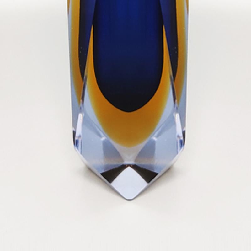 1960s Astonishing Blue Vase By Mandruzzato, Made in Italy In Excellent Condition For Sale In Milano, IT